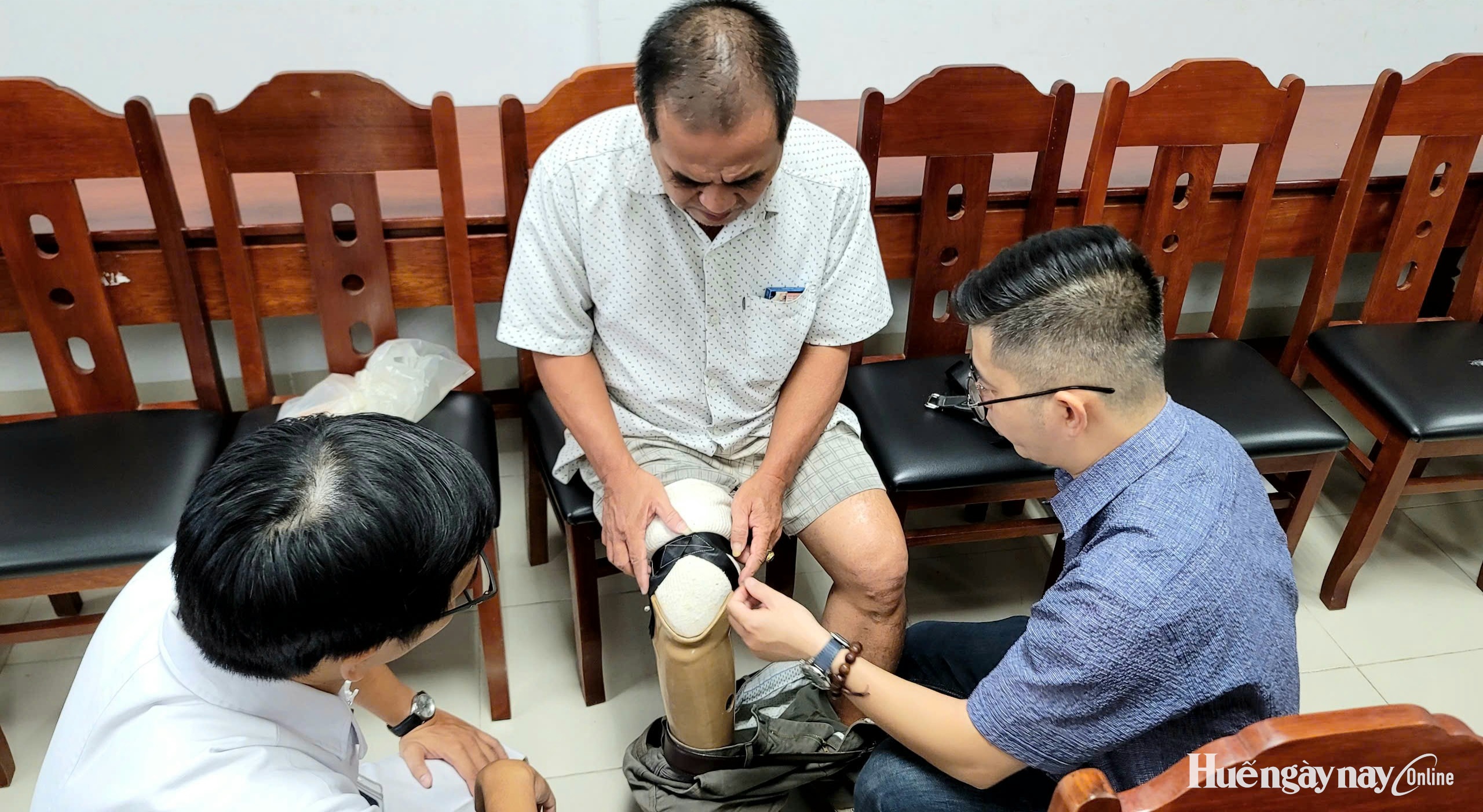 Bảo dưỡng, sửa chữa chân, tay giả cho người có công với cách mạng