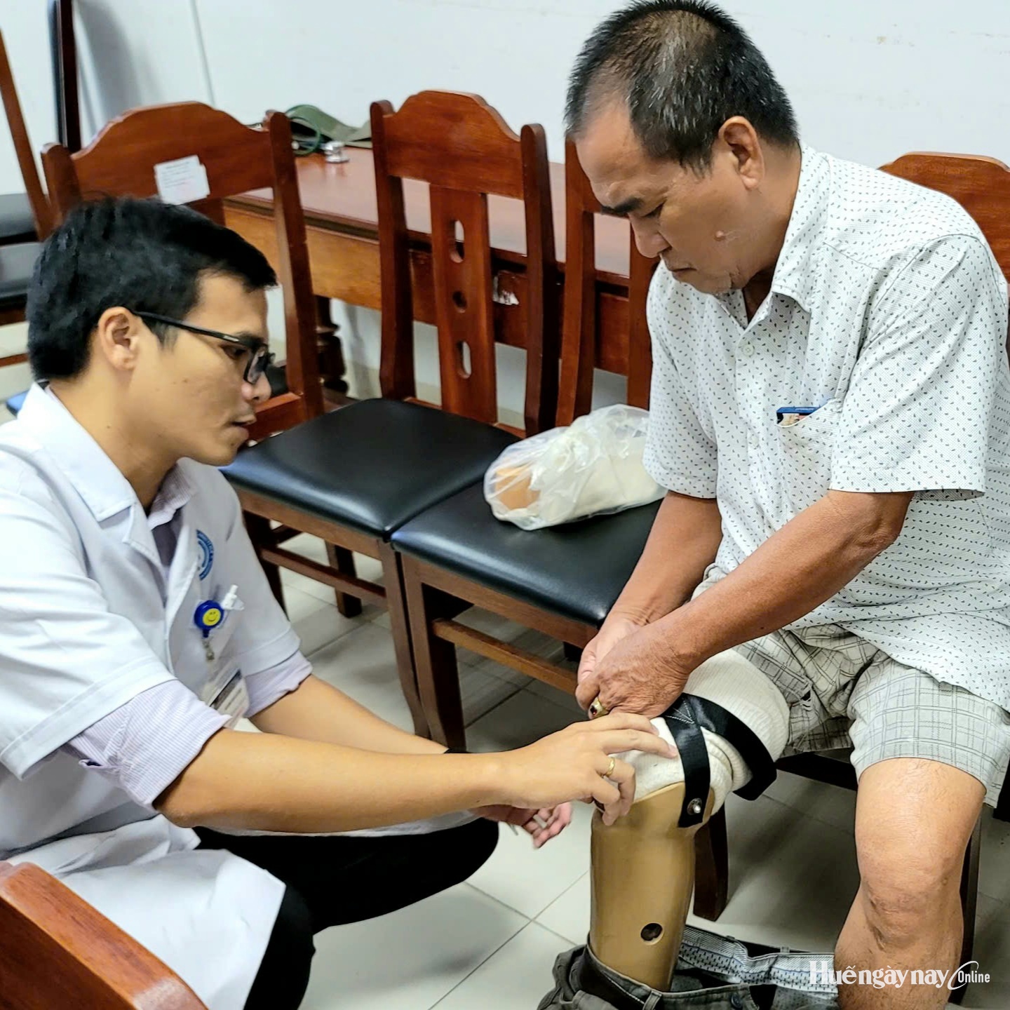 Bảo dưỡng, sửa chữa chân, tay giả cho người có công với cách mạng