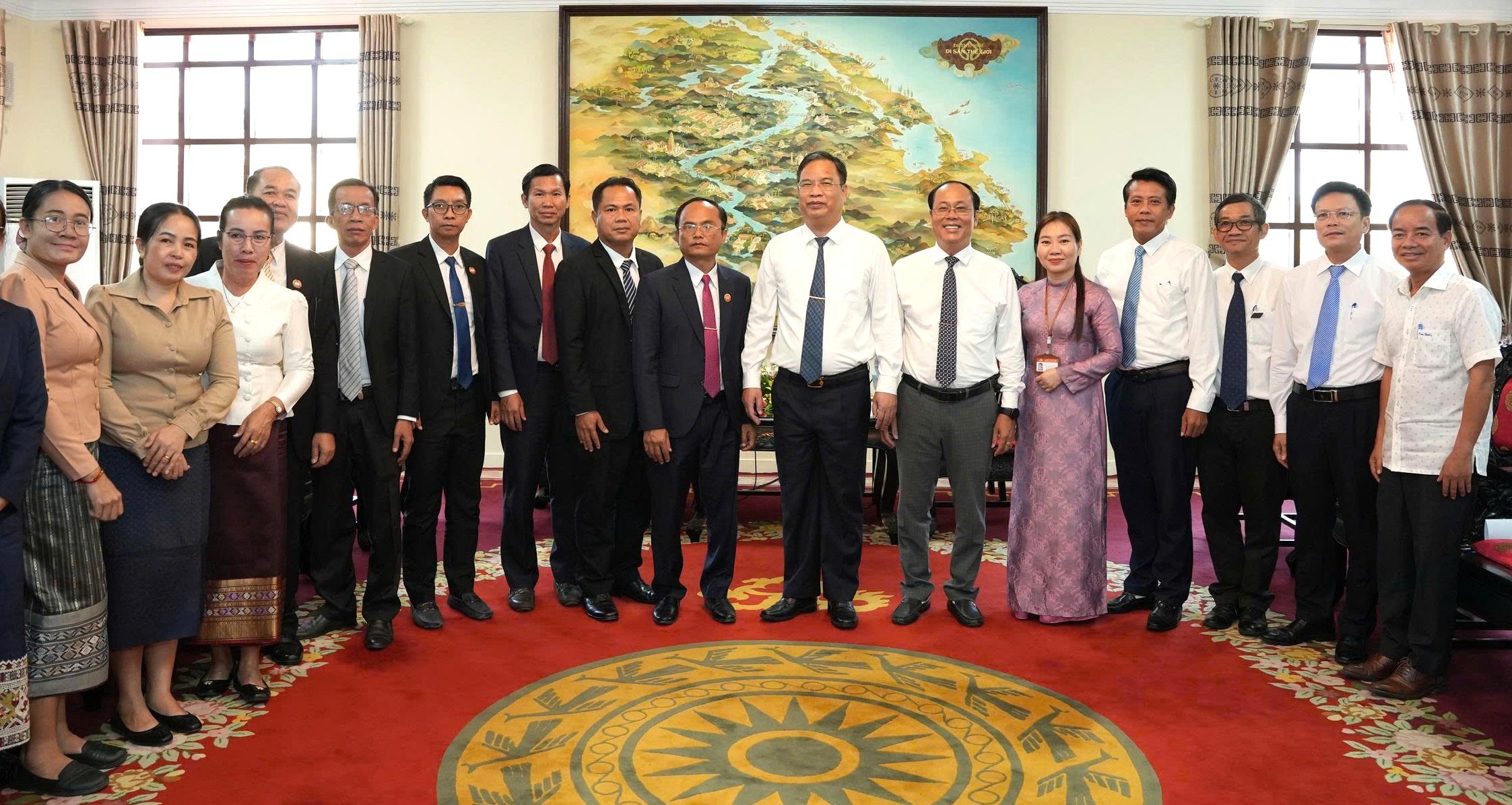 Phó Bí thư Thường trực Thành ủy Phạm Đức Tiến tiếp Đoàn các Trường Chính trị - Hành chính 4 tỉnh của Lào