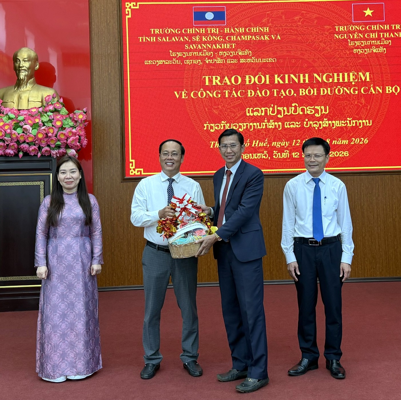 Tăng cường hợp tác đào tạo cán bộ giữa Trường Chính trị Nguyễn Chí Thanh và các tỉnh Nam Trung Lào