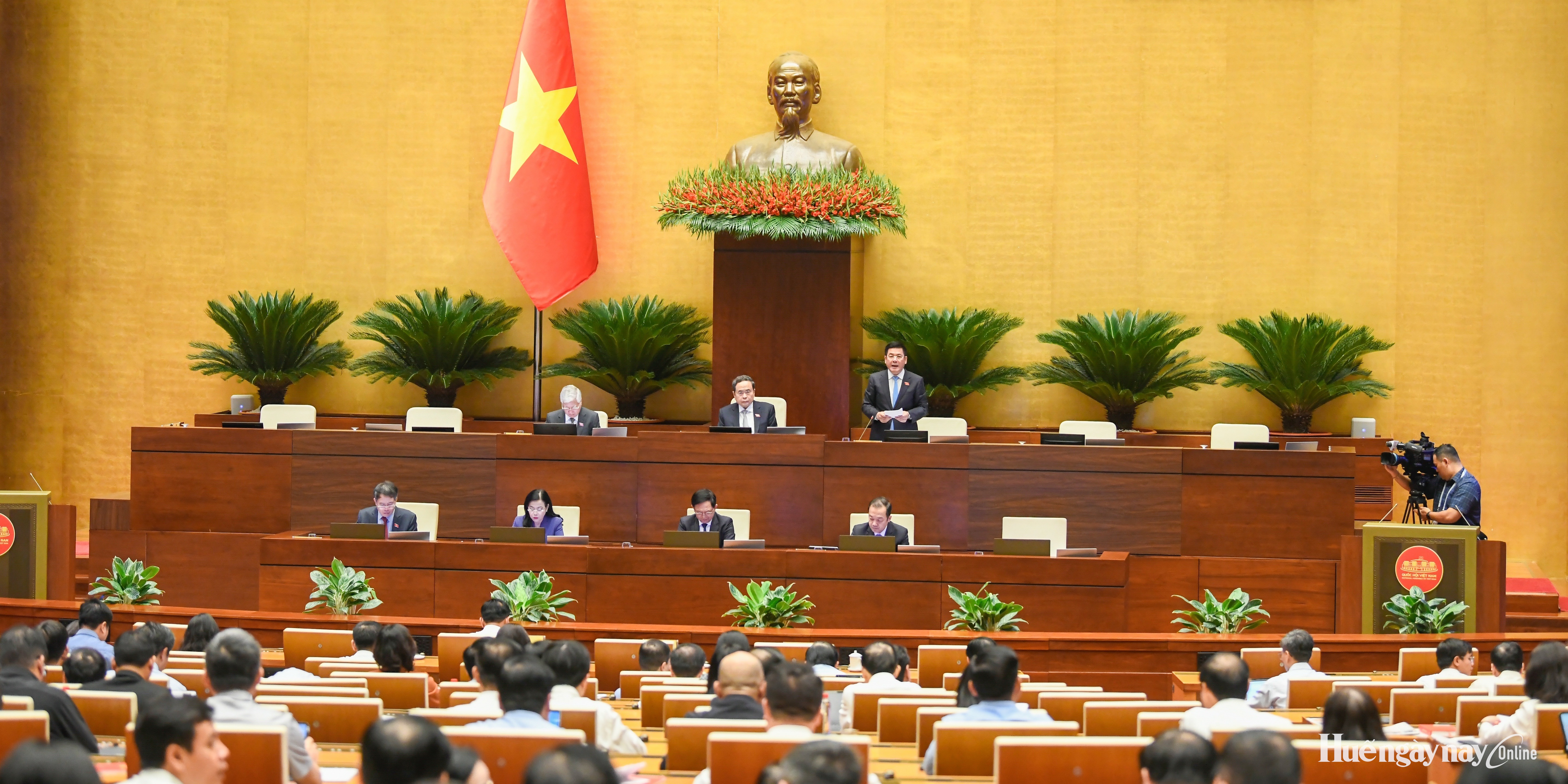 Hoàn thiện cơ chế quản lý tài nguyên tần số và chuyển giao công nghệ