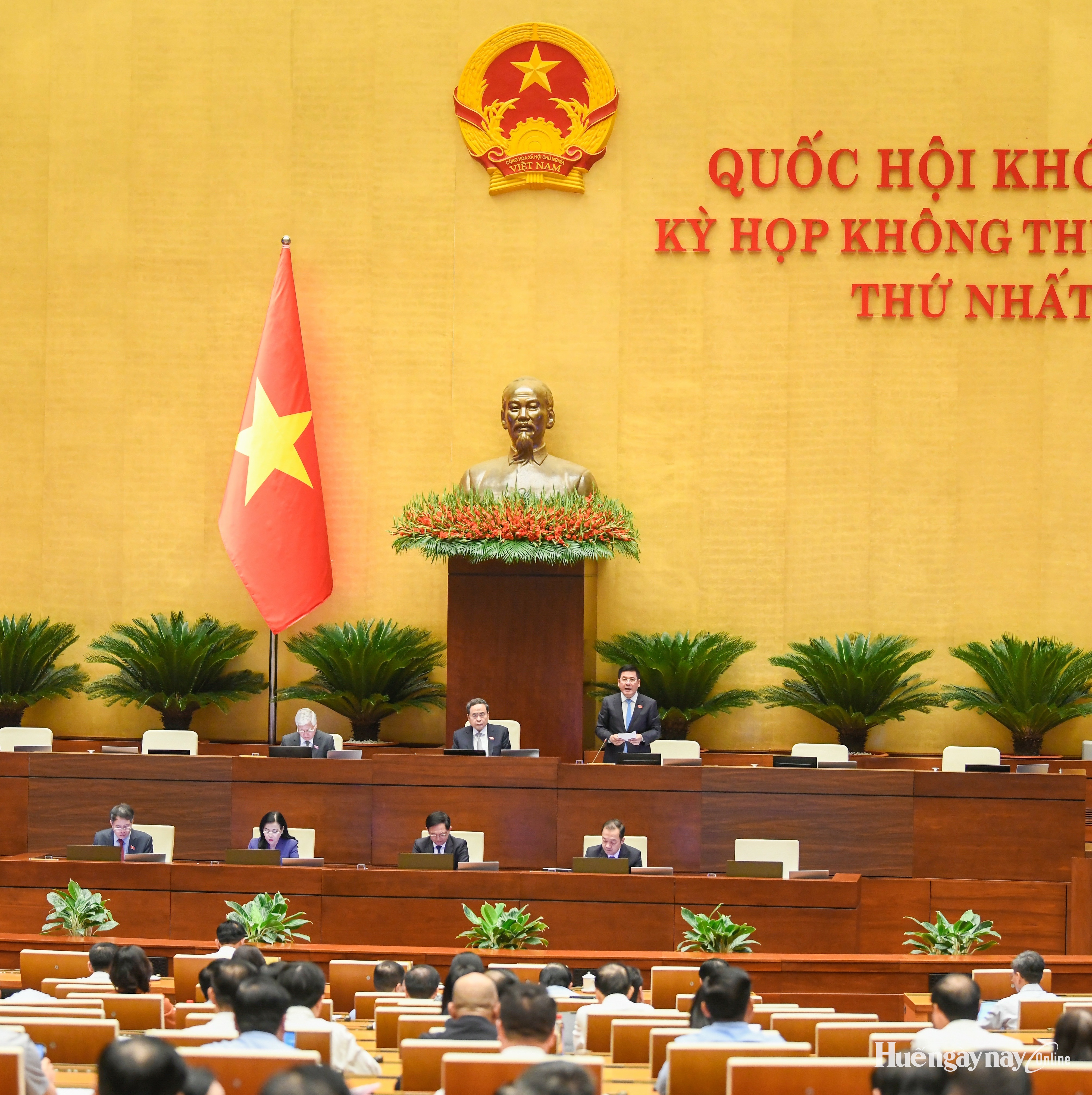 Hoàn thiện cơ chế quản lý tài nguyên tần số và chuyển giao công nghệ