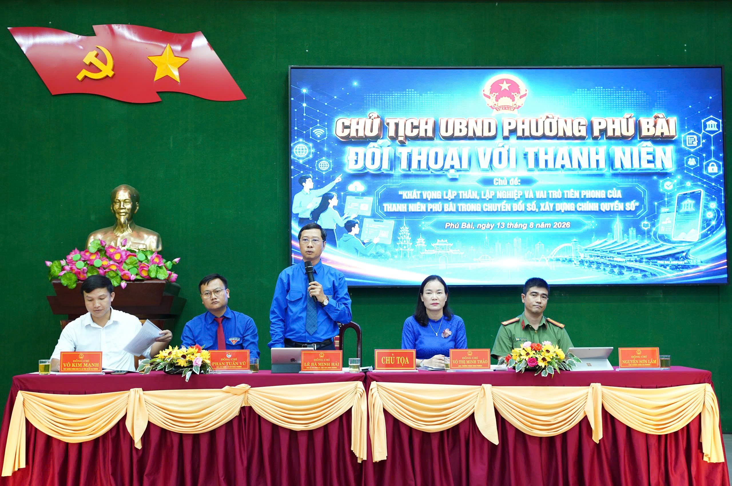 Chủ tịch UBND phường Phú Bài đối thoại với thanh niên năm 2026