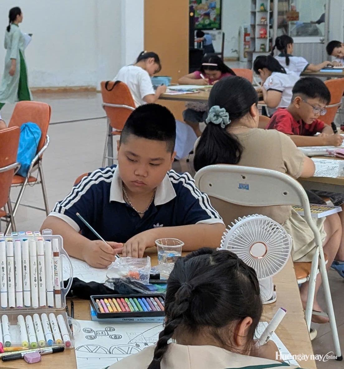 Thiếu nhi “Cùng sách vẽ tương lai”