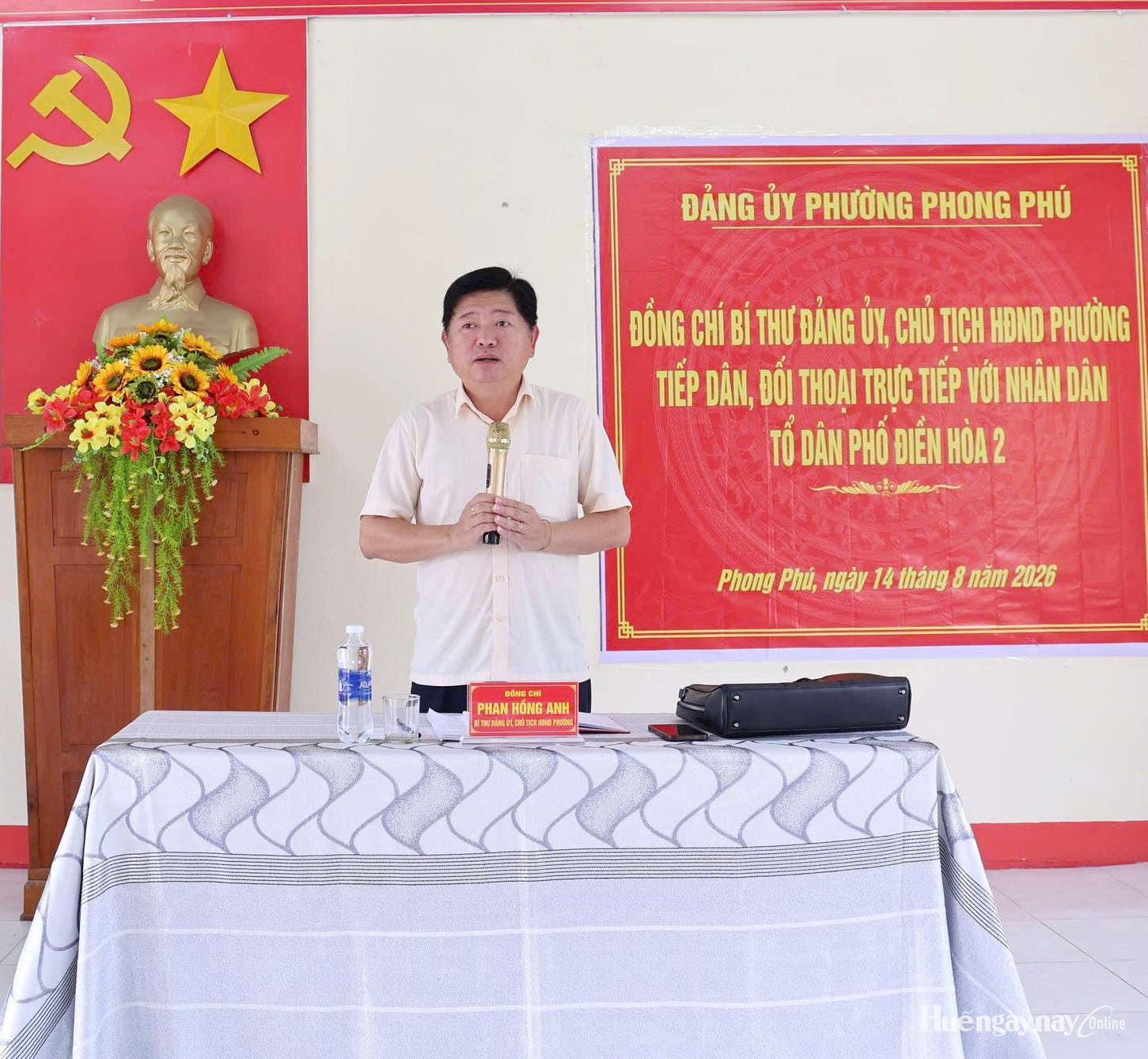 Lãnh đạo phường Phong Phú lắng nghe giải quyết kiến nghị từ cơ sở