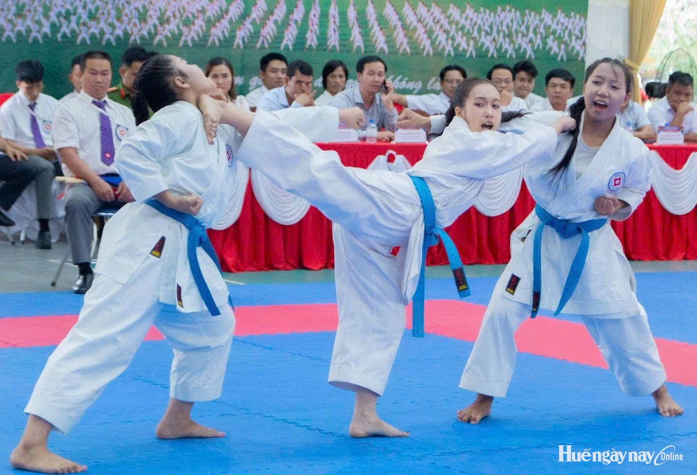 Gần 500 vận động viên tranh tài tại giải Nghĩa Dũng Karate-Do A Lưới 2 mở rộng