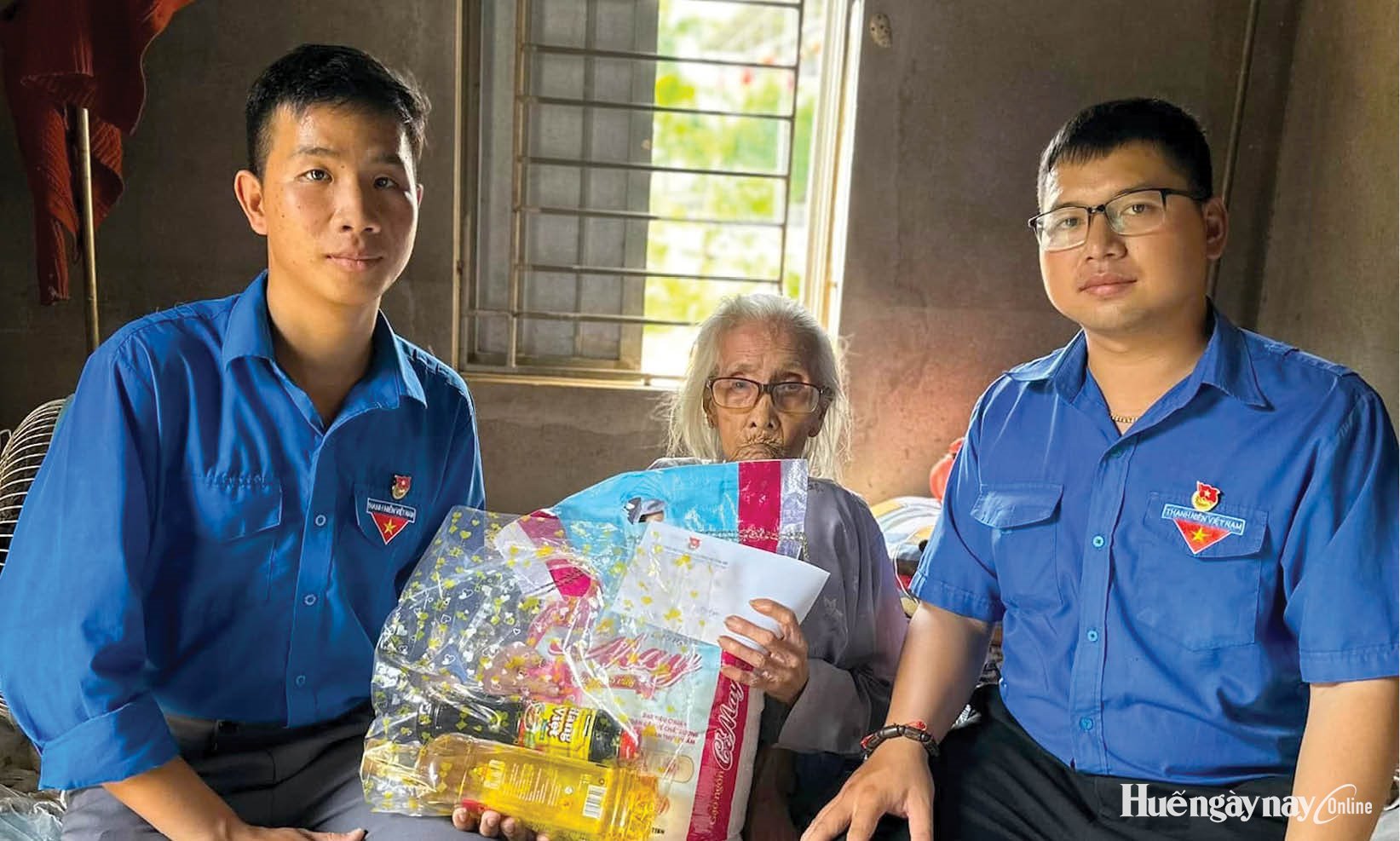Từ “làm theo” đến “thực hành” theo Bác