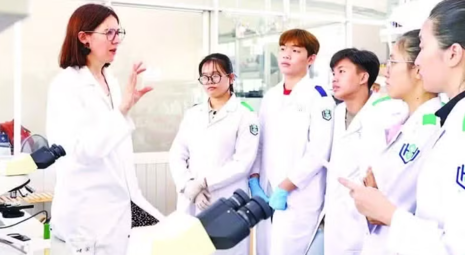 Đổi mới hoạt động khoa học, công nghệ trong giáo dục đại học
