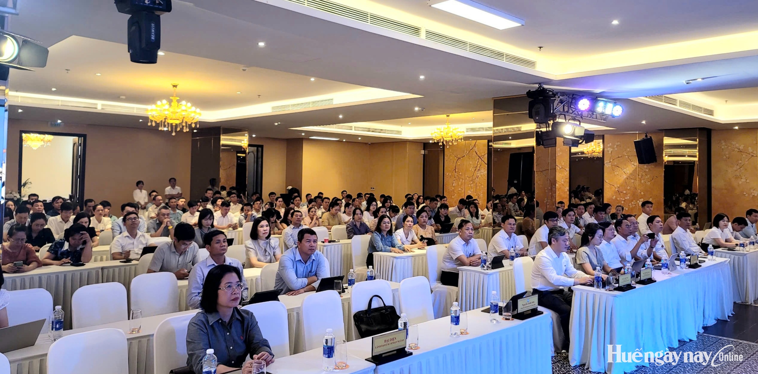 Trang bị nghiệp vụ về khoa học công nghệ, đổi mới sáng tạo và chuyển đổi số cho cán bộ, công chức, viên chức