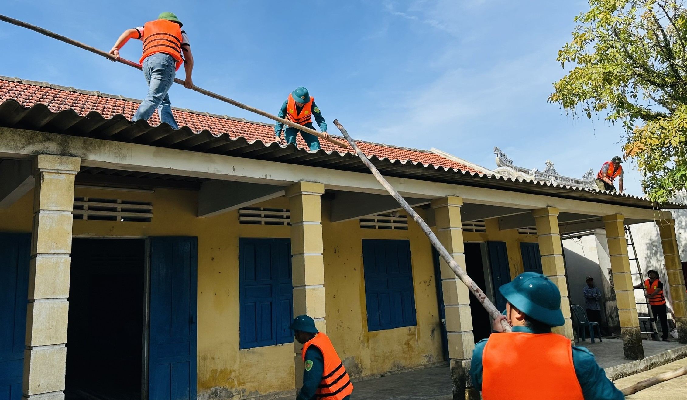 Cảnh báo gió mạnh trên đất liền
