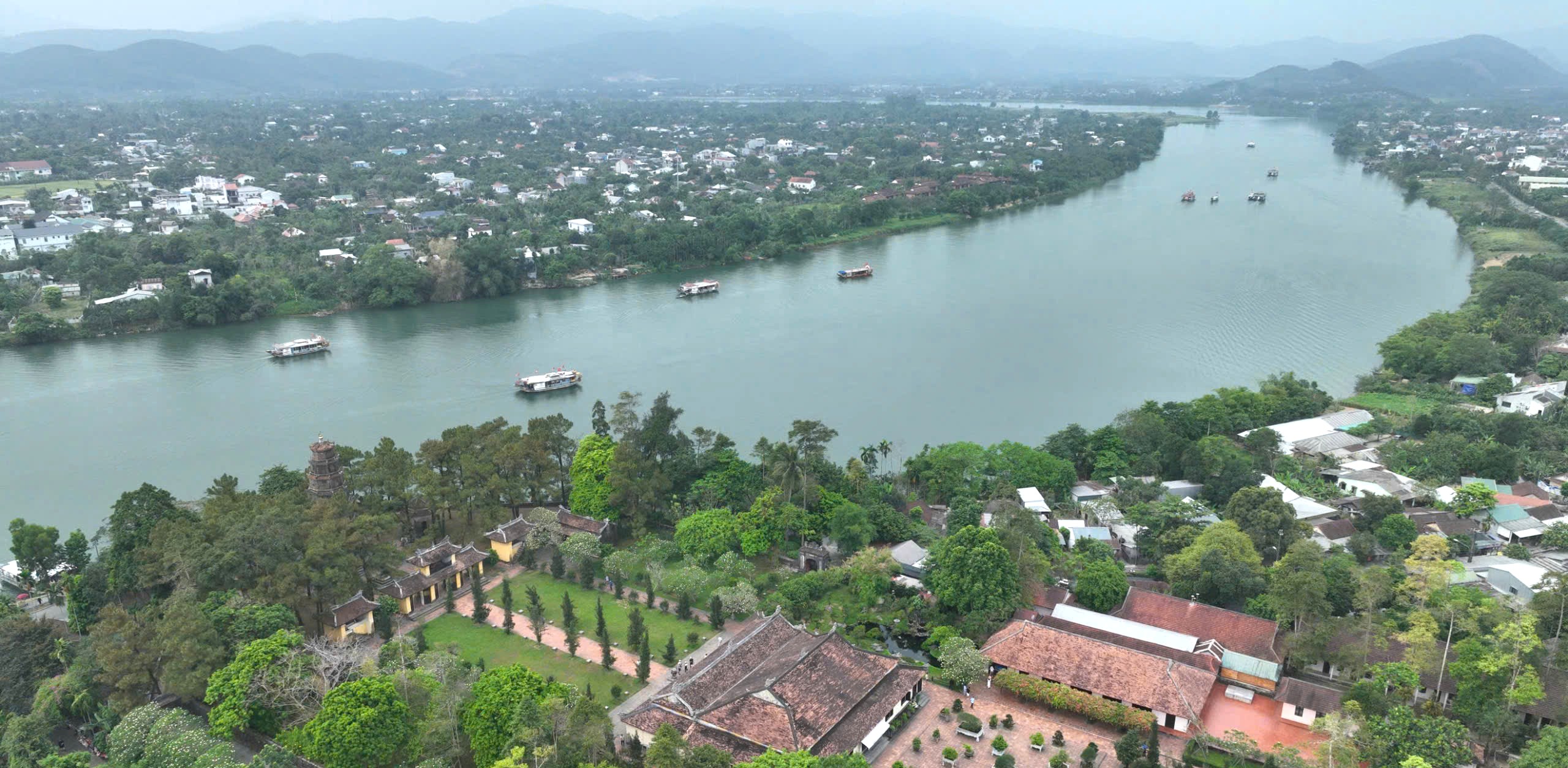 Hạn chế giao thông đường thủy trên sông Hương phục vụ Lễ hội điện Huệ Nam