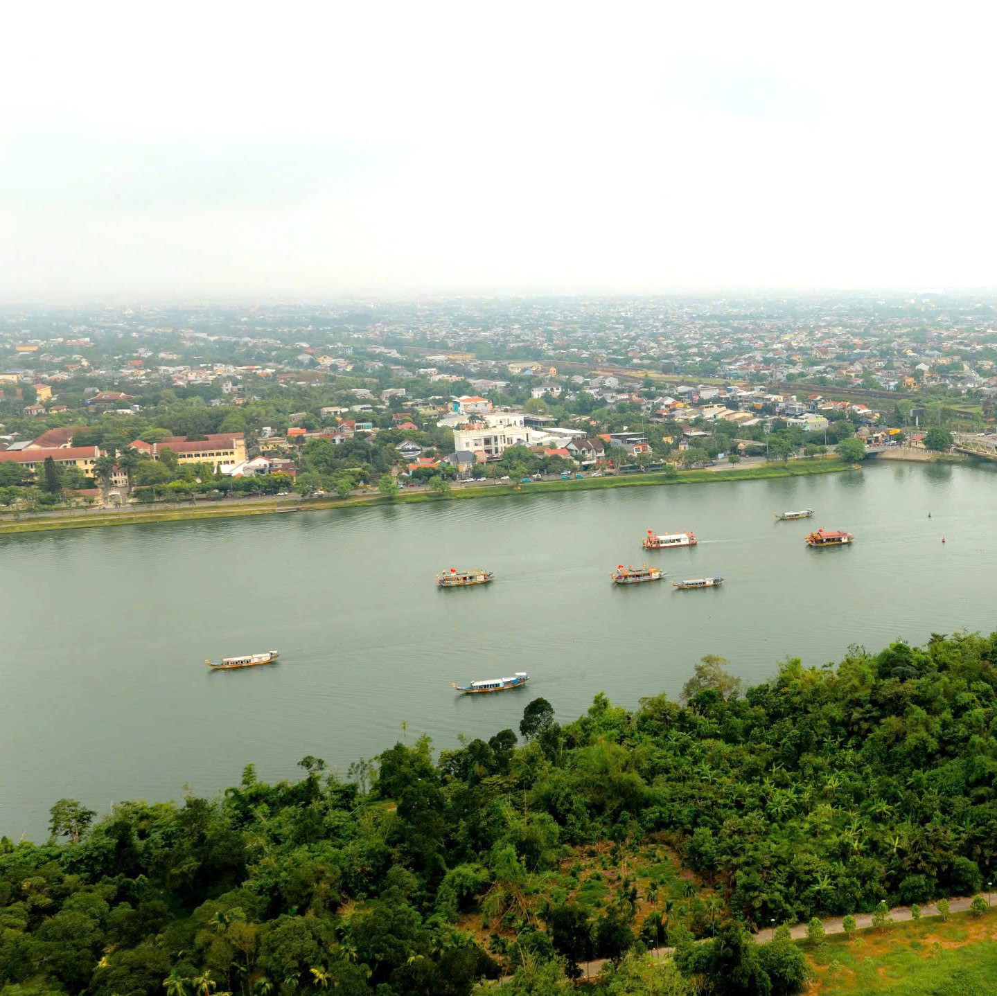 Hạn chế giao thông đường thủy trên sông Hương phục vụ Lễ hội điện Huệ Nam