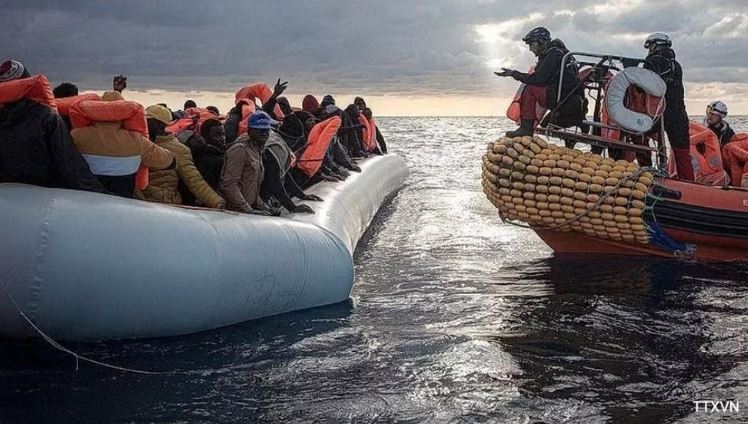 29 người Bangladesh được giải cứu sau 10 ngày lênh đênh trên Địa Trung Hải