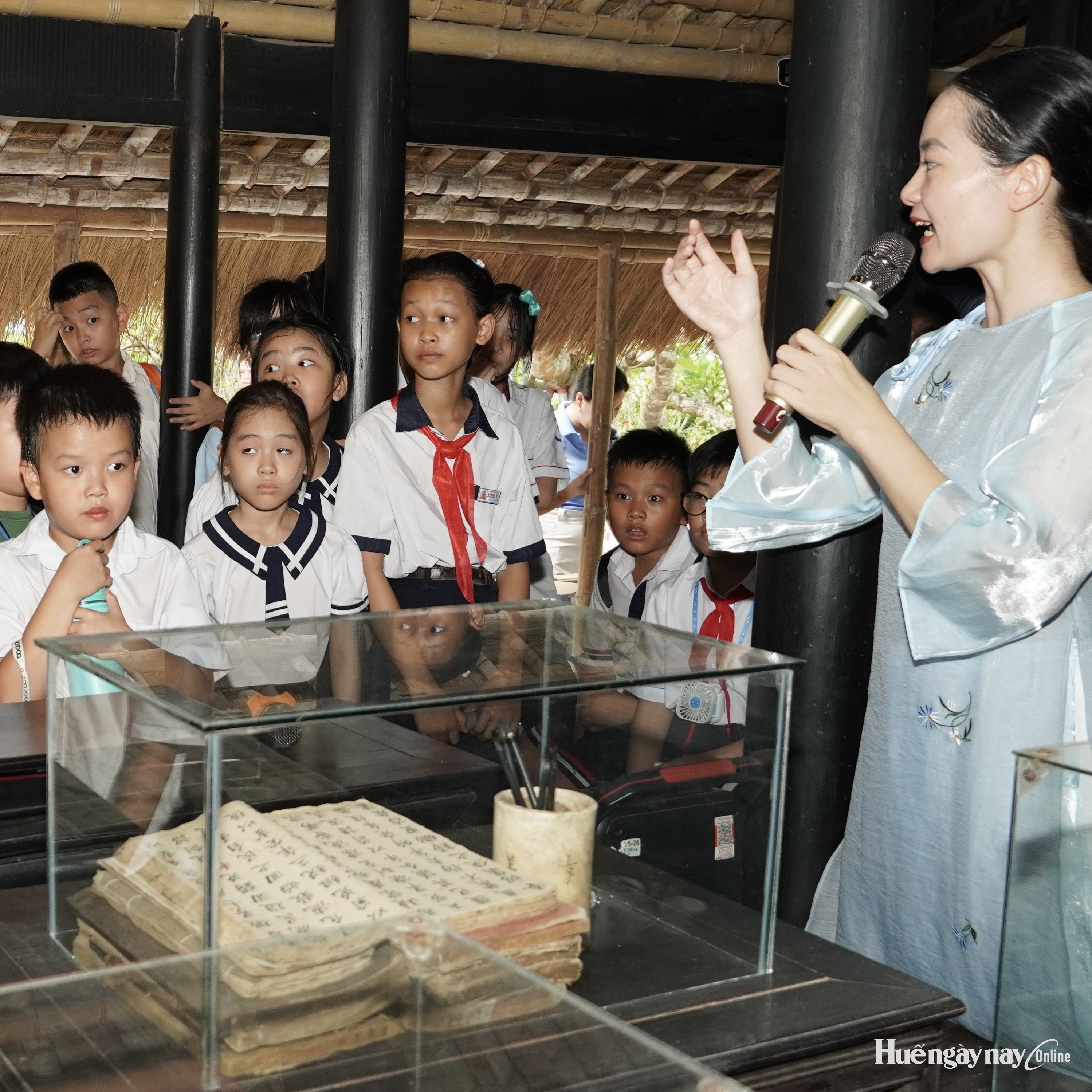 Theo dấu chân Bác - Bồi đắp tình yêu quê hương