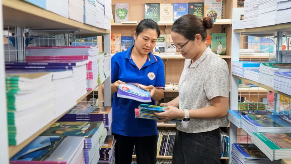 Bảo đảm cung ứng đủ sách giáo khoa trước năm học mới