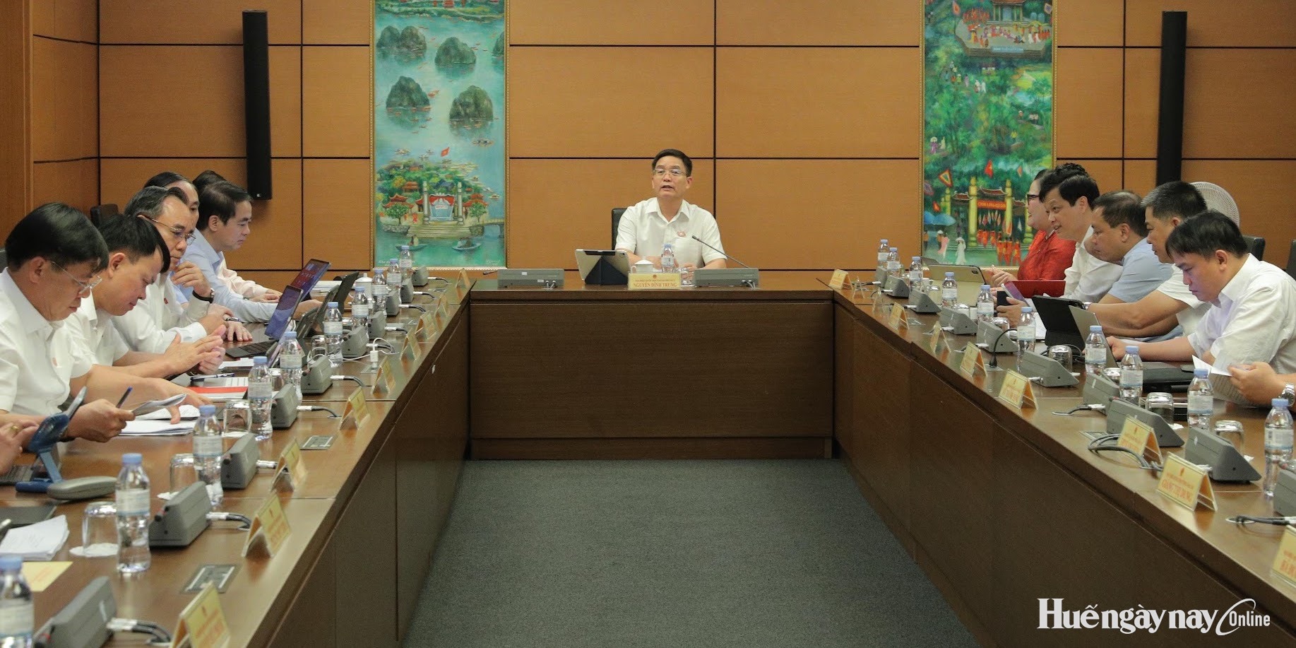 Giảm thủ tục nhưng không giảm kiểm soát quyền lực