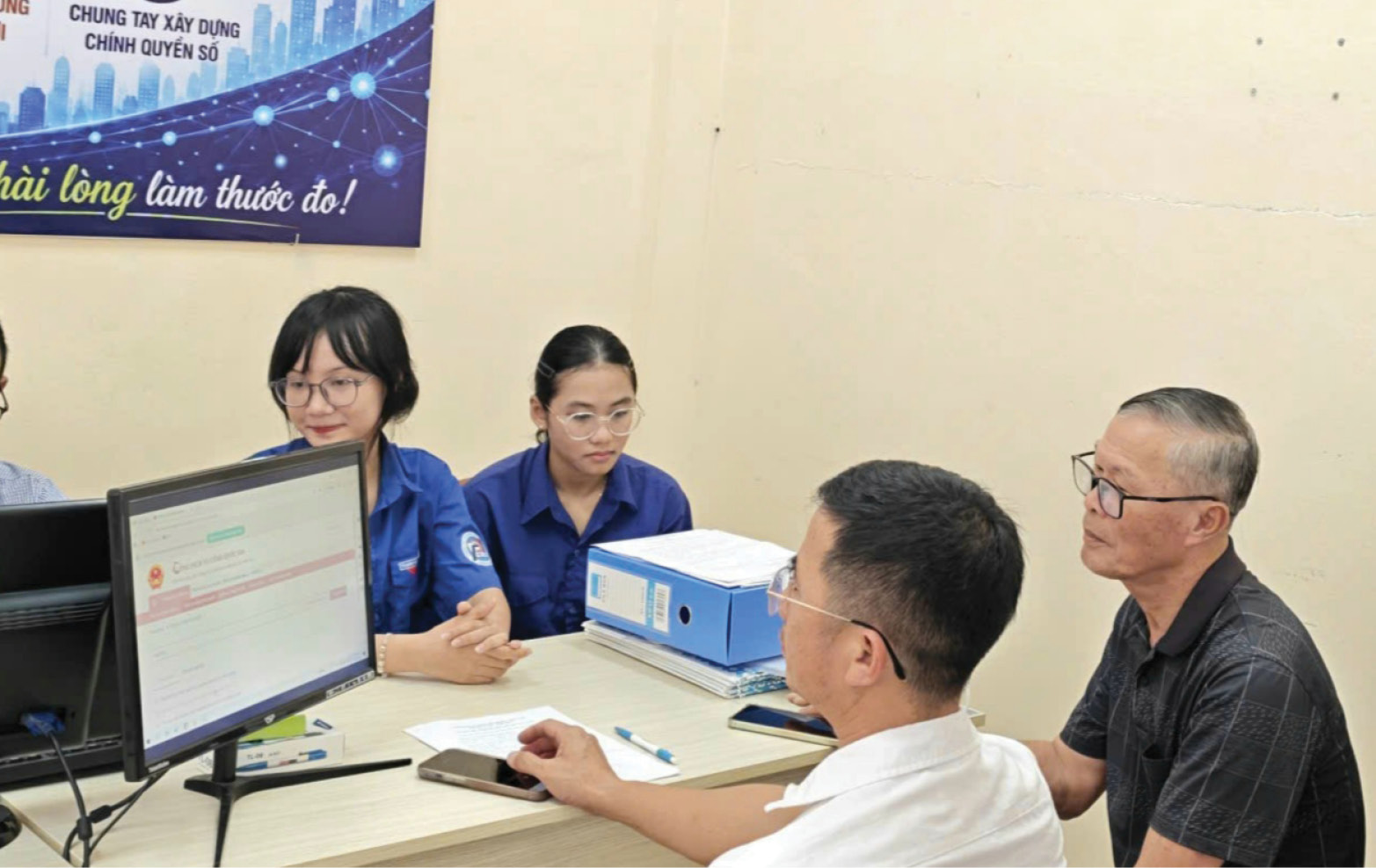Nhà văn hóa số ở Thuận An Đưa dịch vụ công đến gần dân