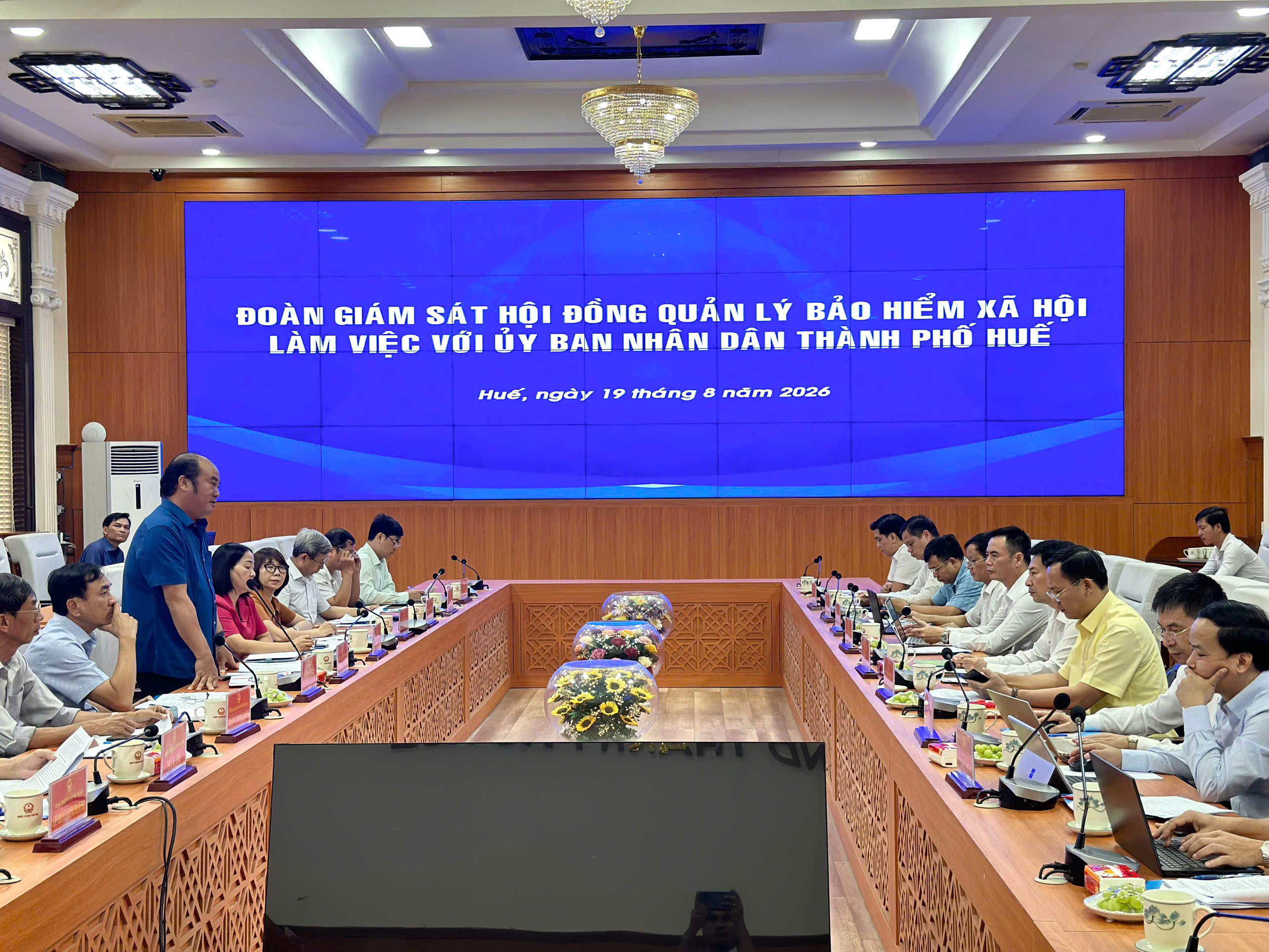 Mở rộng diện bao phủ bảo hiểm xã hội, bảo hiểm y tế