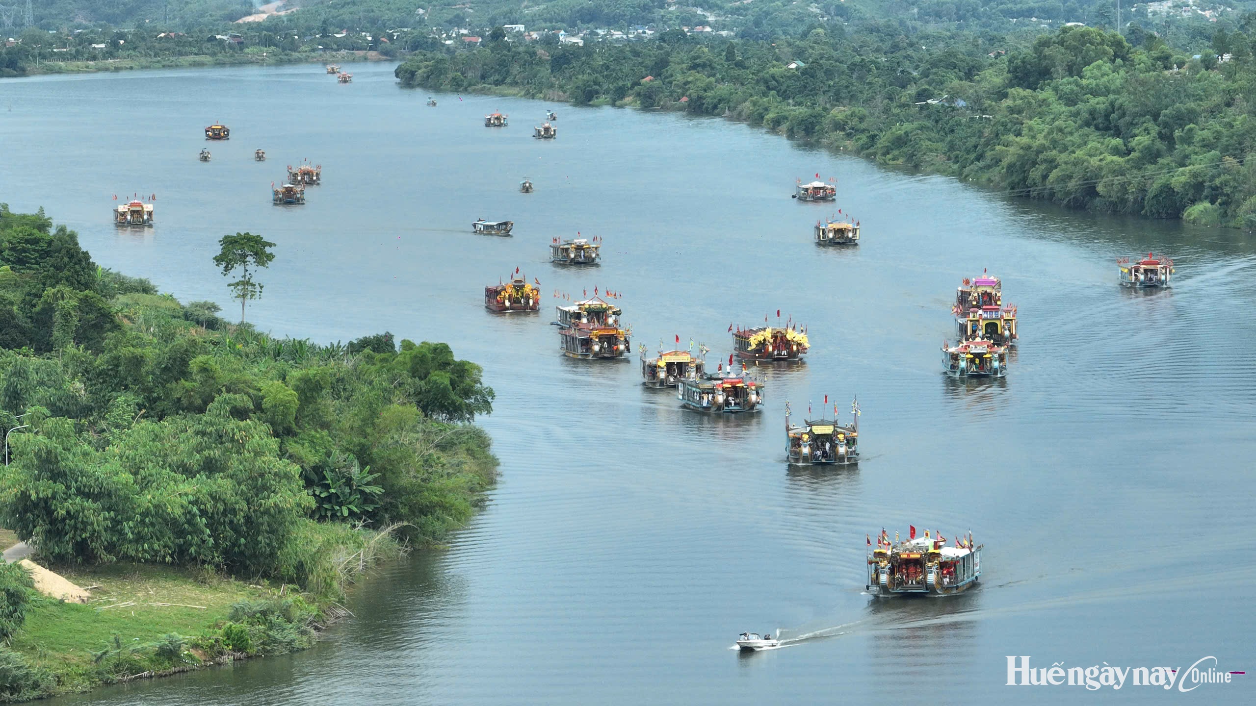 Hơn 20 ngàn người tham gia Lễ hội điện Huệ Nam