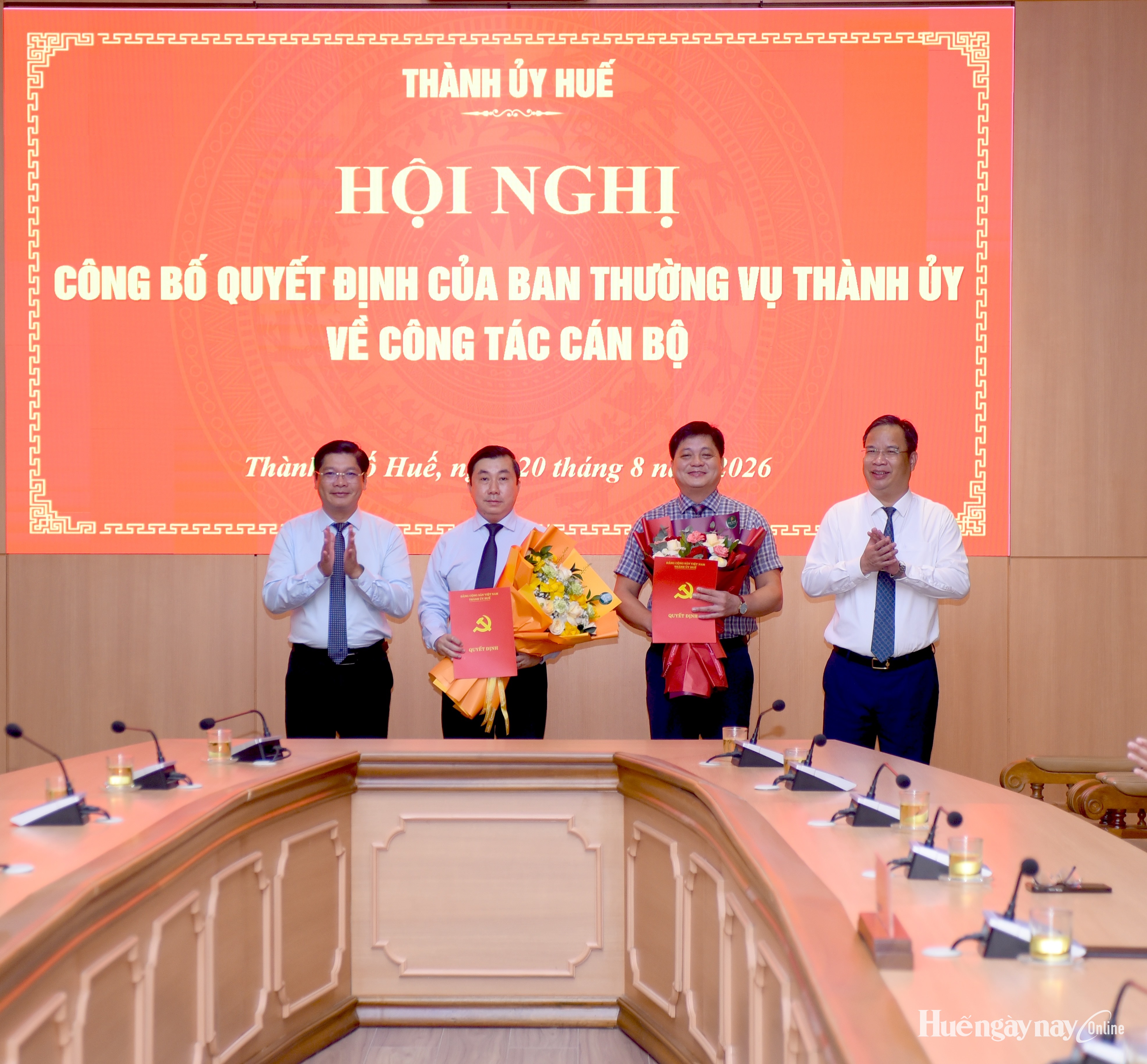 Công bố, trao quyết định điều động cán bộ chuyên trách Tổ nghiên cứu chuyên đề