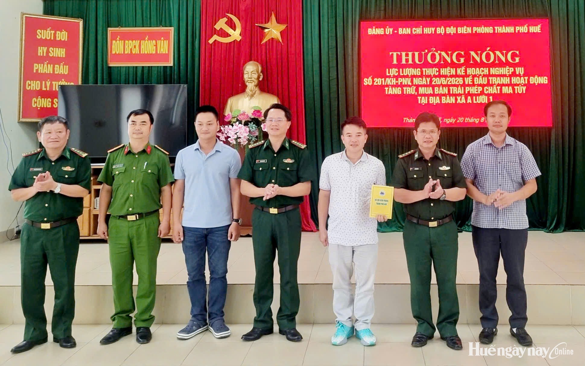 Thưởng nóng lực lượng bắt giữ đối tượng tàng trữ, mua bán trái phép chất ma túy