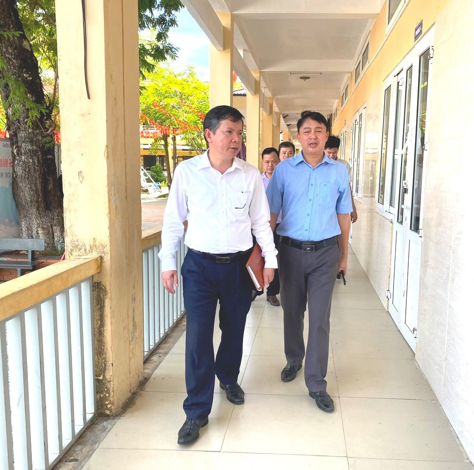 Kiểm tra công tác chuẩn bị năm học mới