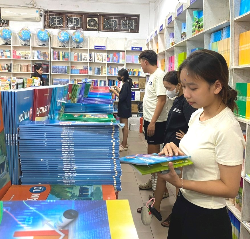 Bảo đảm đủ sách giáo khoa trước thềm năm học mới