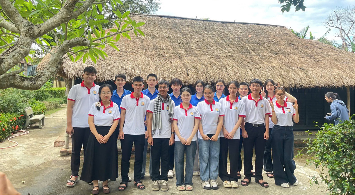 Những người trẻ nặng lòng với sử học