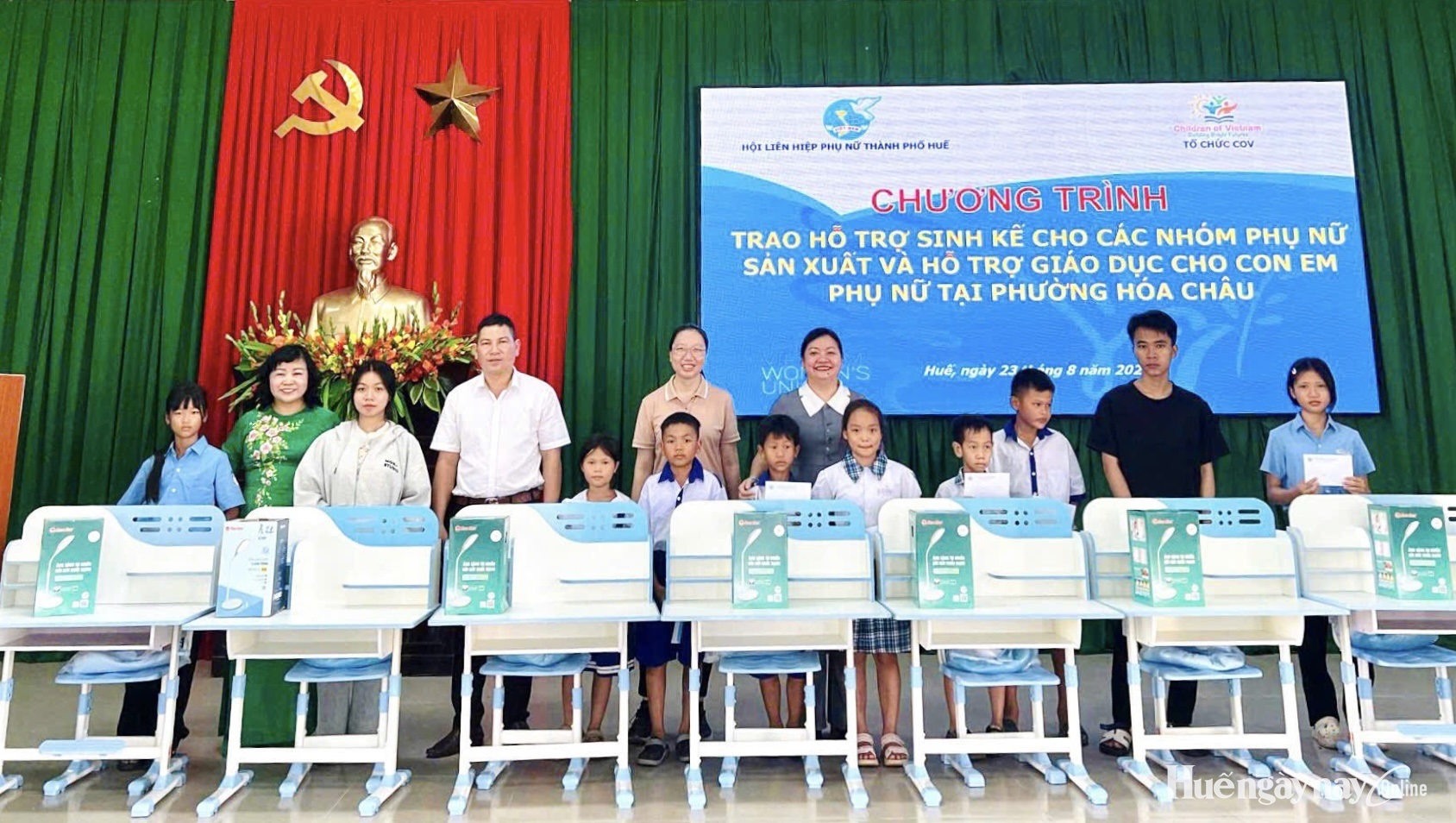 Trao sinh kế, tiếp sức đến trường cho phụ nữ đơn thân và trẻ em khó khăn