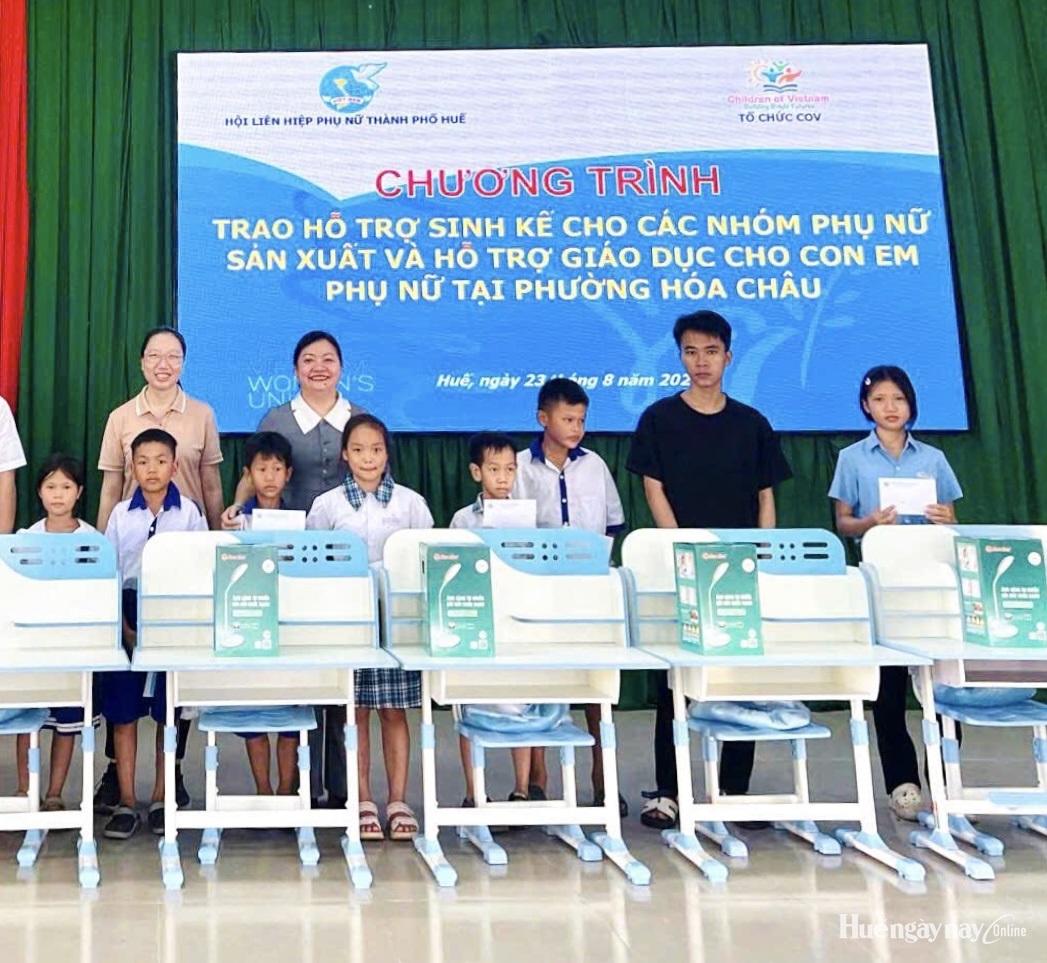 Trao sinh kế, tiếp sức đến trường cho phụ nữ đơn thân và trẻ em khó khăn