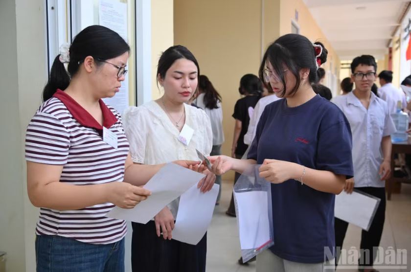 Chuẩn bị Kỳ thi tốt nghiệp trung học phổ thông năm 2027 Thử nghiệm và thí điểm thi trên máy tính