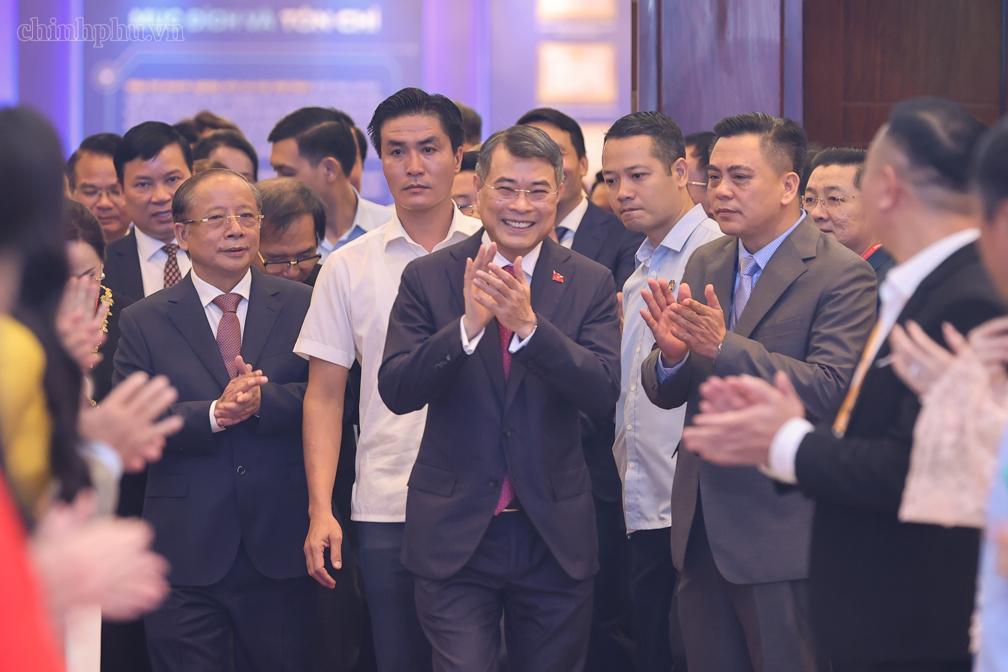 Thủ tướng Lê Minh Hưng Doanh nghiệp nhỏ và vừa phải trở thành nguồn bổ sung liên tục cho lớp doanh nghiệp lớn