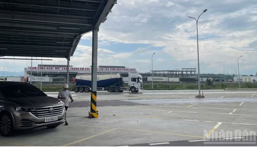 Sẵn sàng đưa vào vận hành 28 trạm dừng nghỉ trên tuyến cao tốc bắc-nam phía đông dịp Quốc khánh 2 9