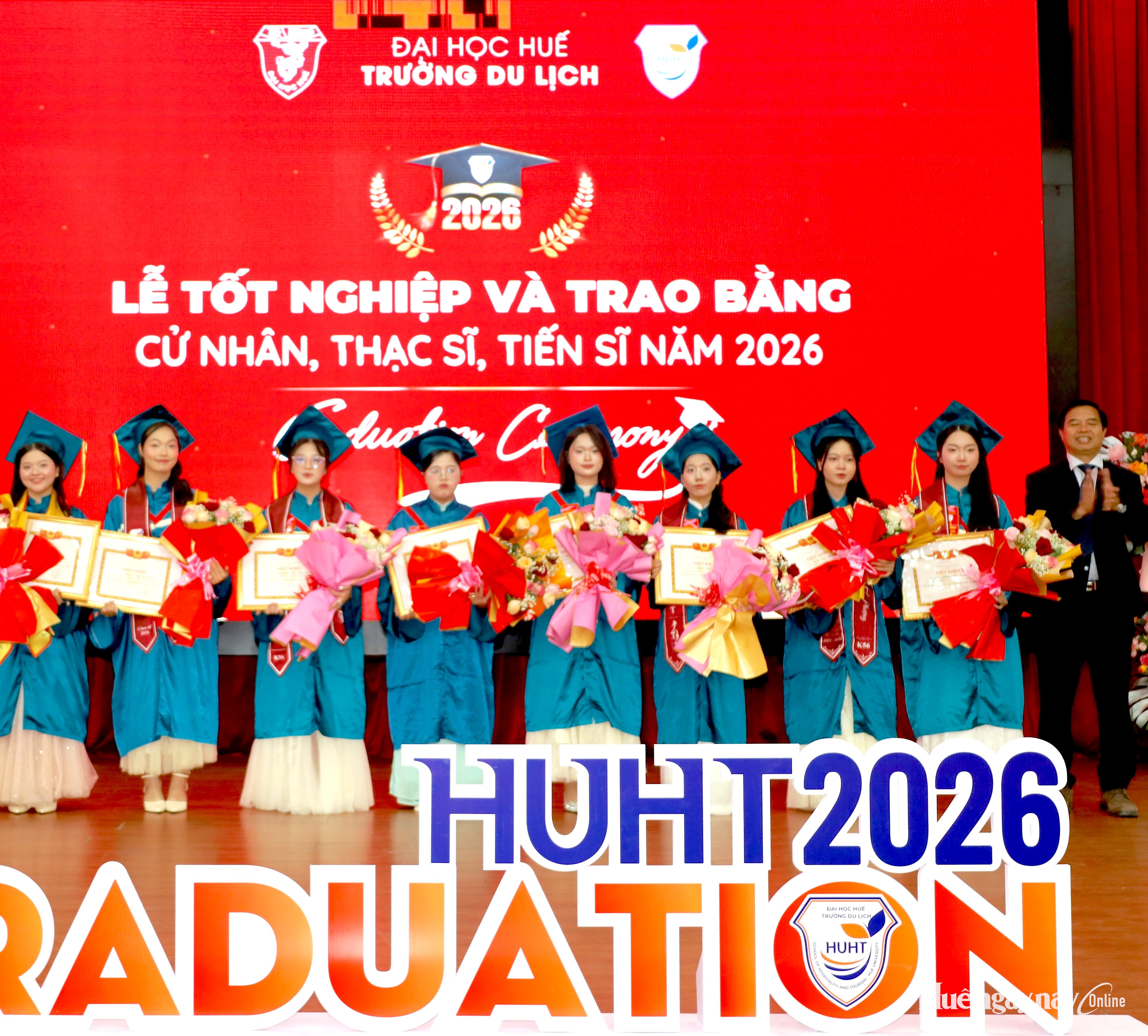 Trường Du lịch trao bằng cho gần 350 tân tiến sĩ, thạc sĩ, cử nhân