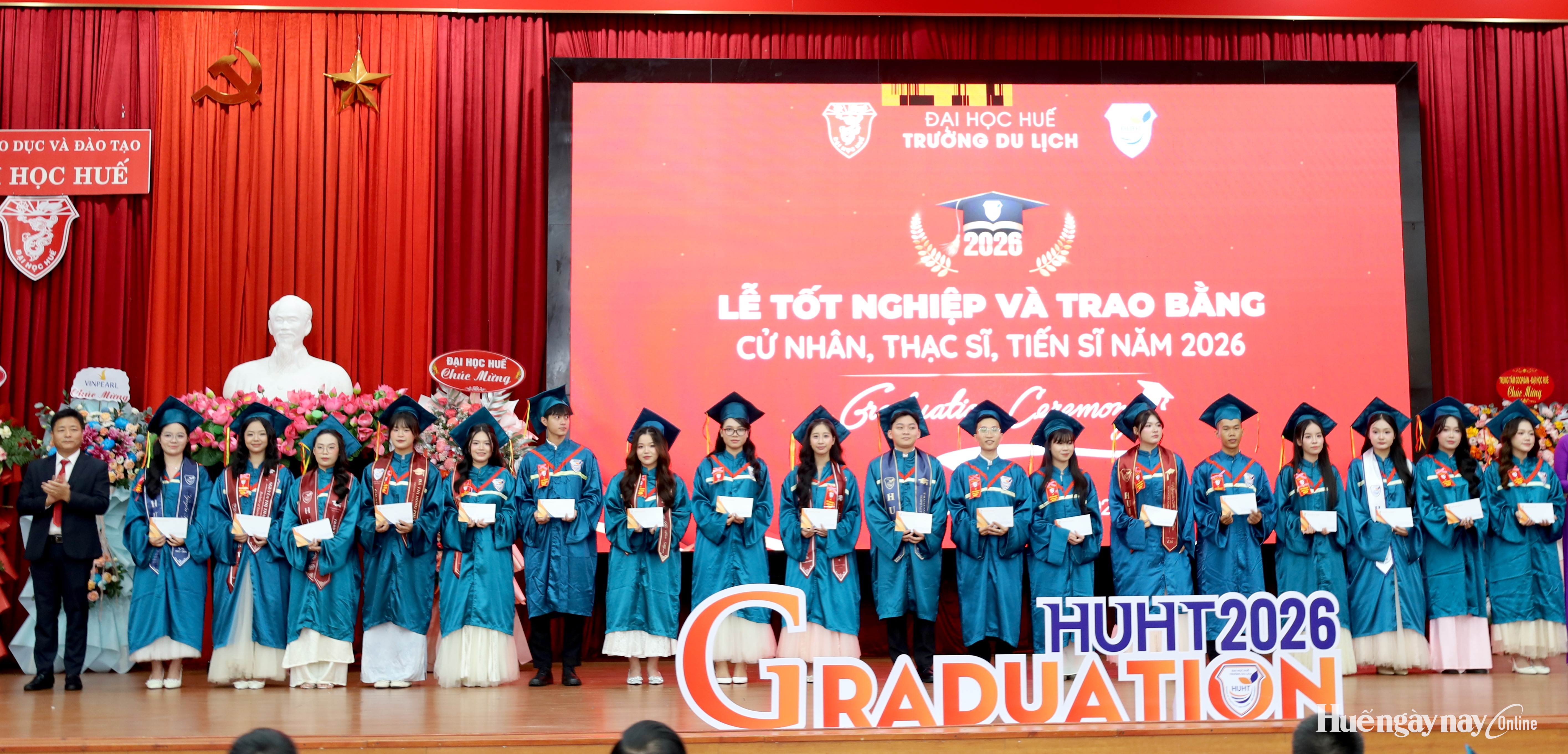 Trường Du lịch trao bằng cho gần 350 tân tiến sĩ, thạc sĩ, cử nhân