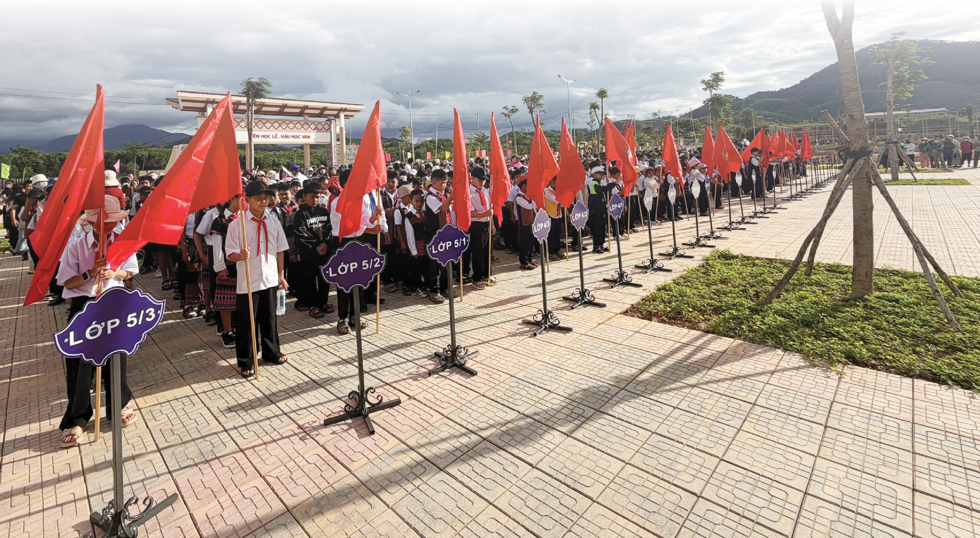 Mở cánh cửa tương lai nơi vùng biên