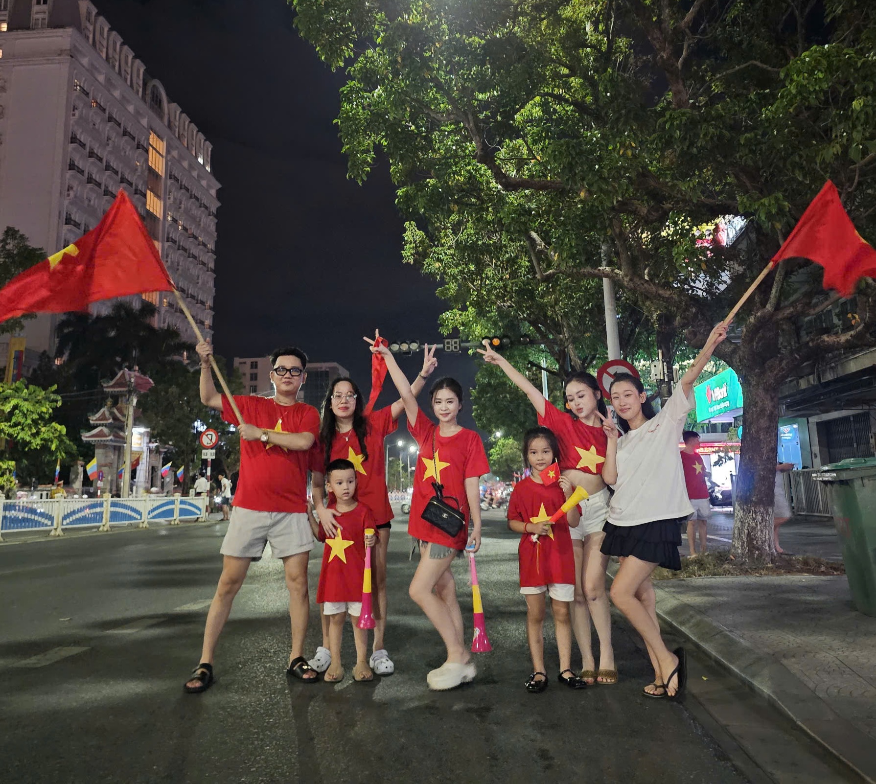 Biển người xuống đường mừng Việt Nam vô địch ASEAN Cup 2026