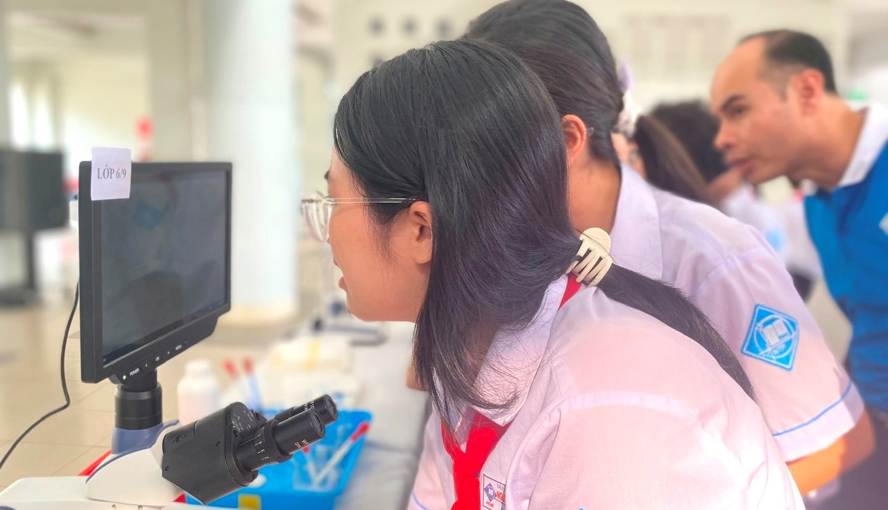 Phát triển năng lực số, tăng cường STEM và ứng dụng AI