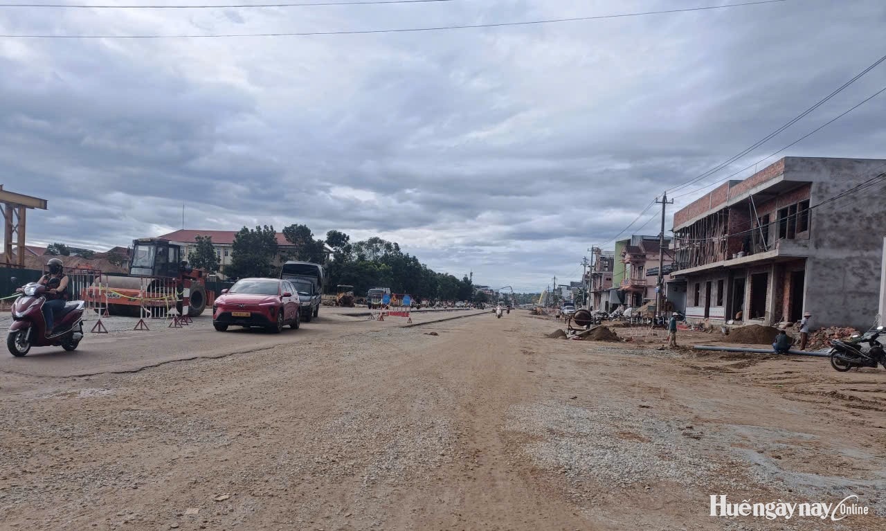 Hai nhà thầu thi công đường Nguyễn Hoàng bị xử phạt vì chậm tiến độ
