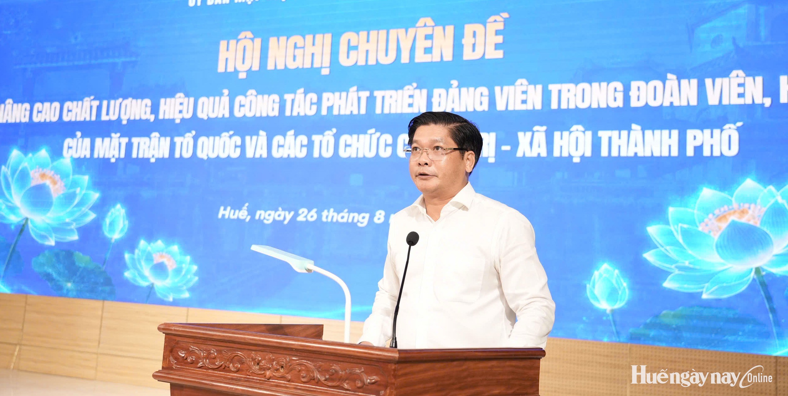 Chuyển mạnh từ chờ nguồn sang chủ động tạo nguồn kết nạp Đảng