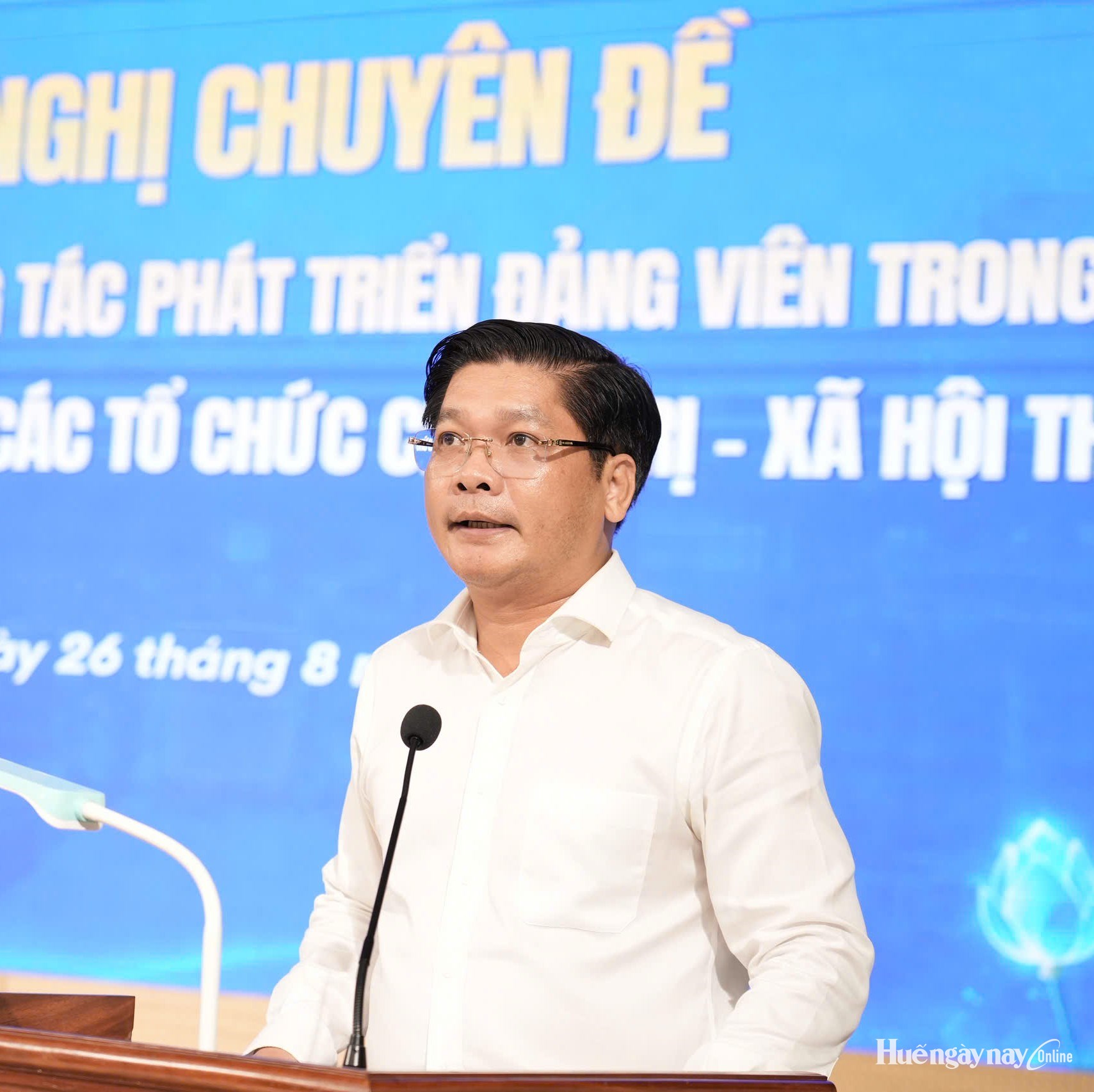 Chuyển mạnh từ chờ nguồn sang chủ động tạo nguồn kết nạp Đảng