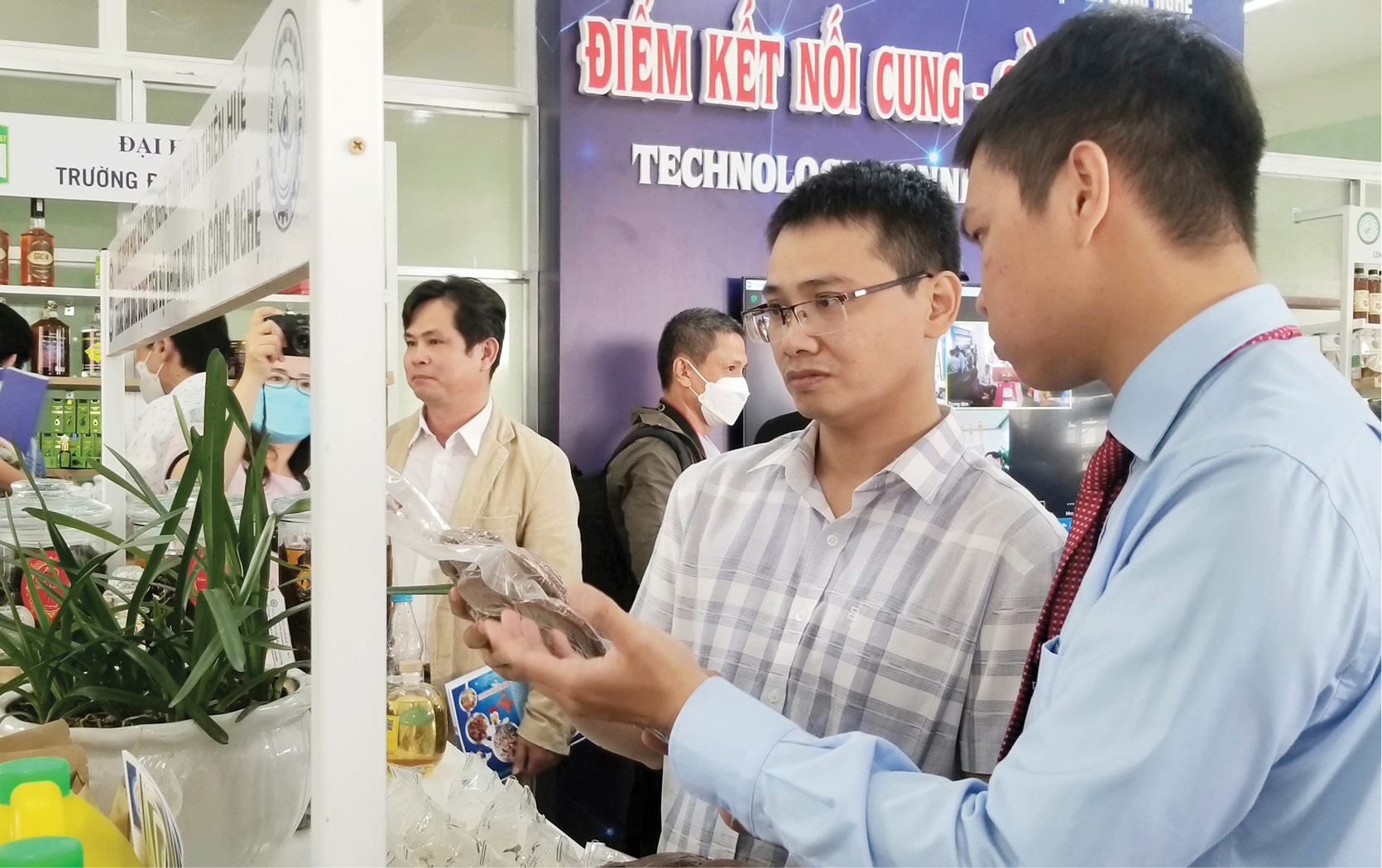 Hỗ trợ quảng bá, chuyển giao công nghệ còn gặp khó