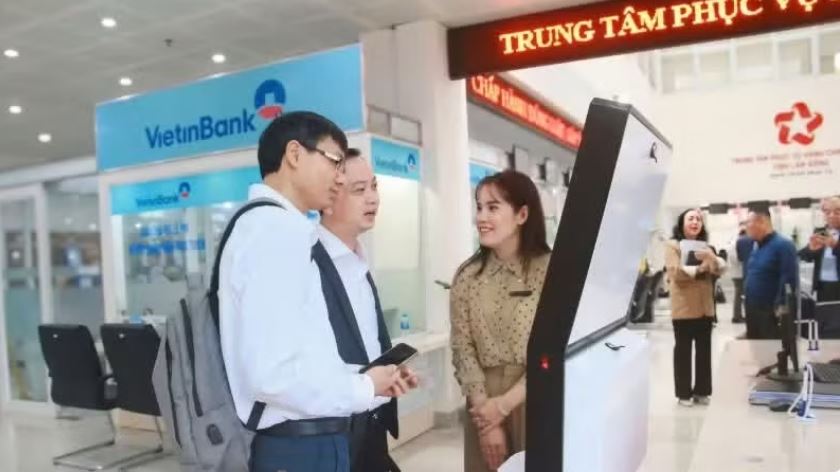 Xây dựng nền hành chính gần dân, sát thực tiễn