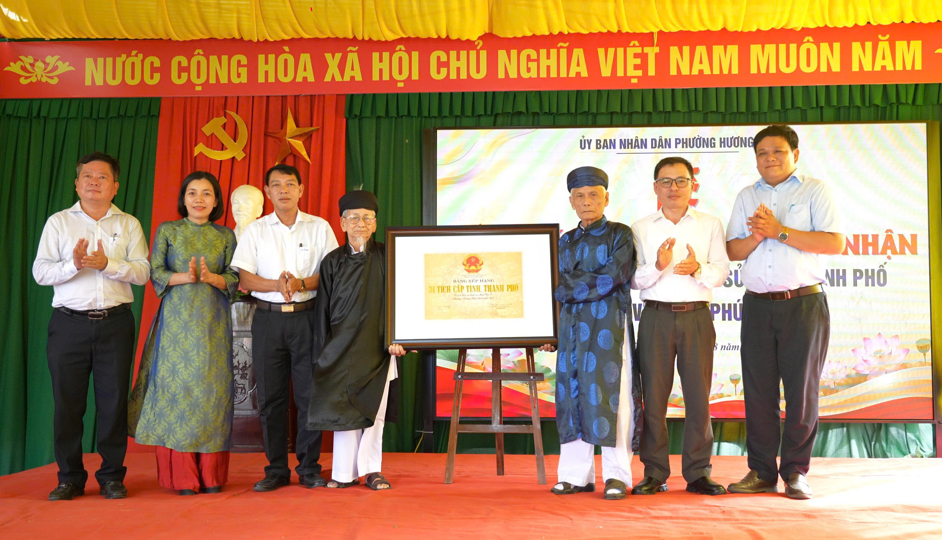 Công bố Quyết định và đón nhận Bằng xếp hạng Di tích lịch sử cấp thành phố đình và chùa Phú Ốc