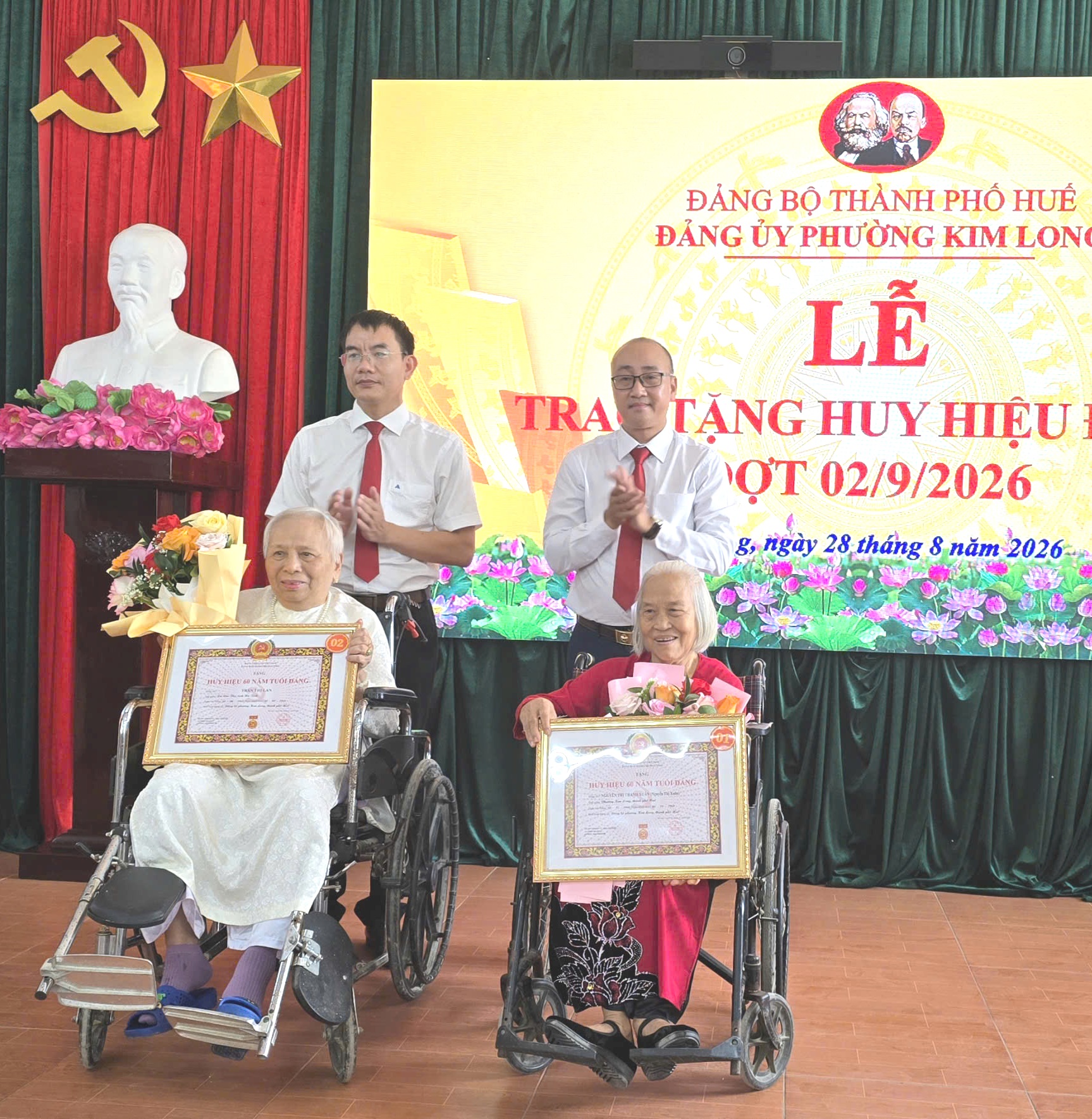 Trân trọng những chặng đường cống hiến của đảng viên