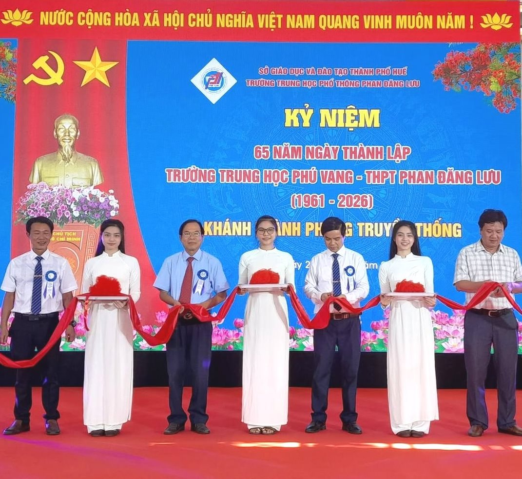 Trường THPT Phan Đăng Lưu kỷ niệm 65 năm thành lập