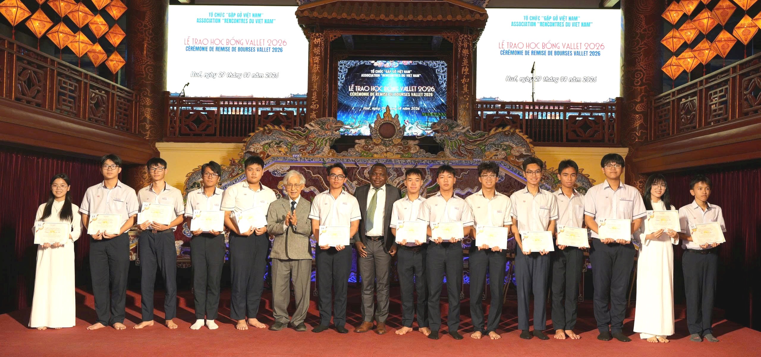Trao 215 suất học bổng Vallet cho học sinh, sinh viên