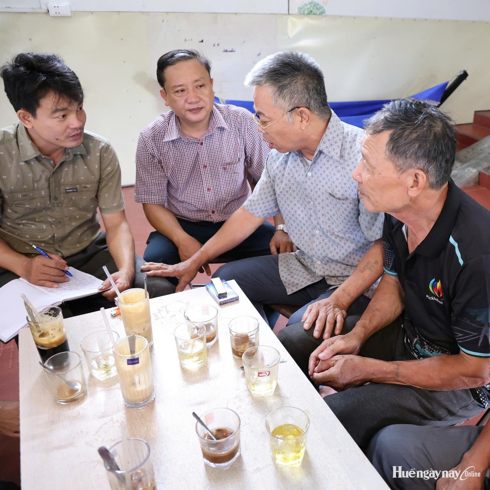 Phong Phú “Cà phê sáng thứ Bảy” cùng dân