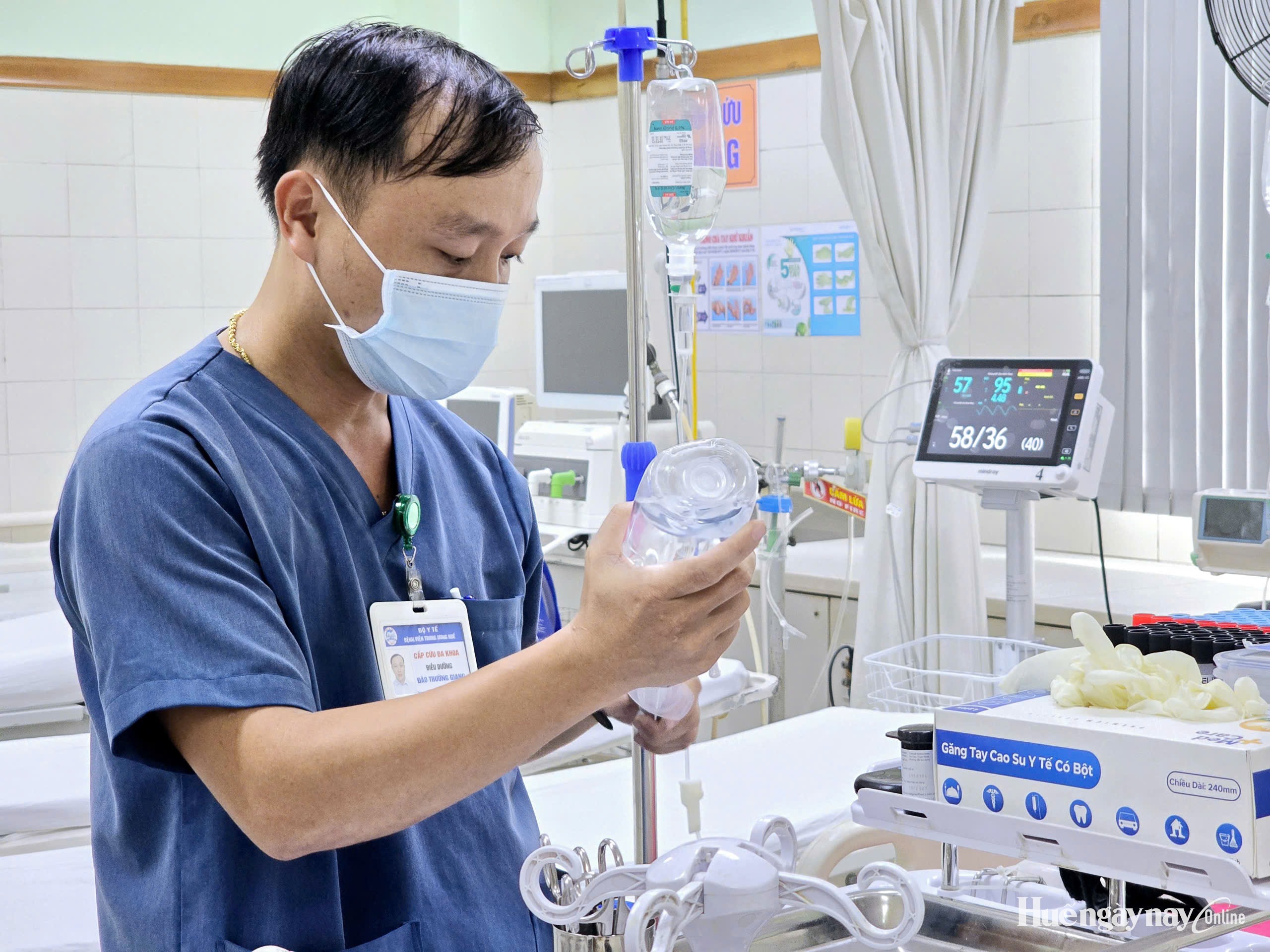 Chủ động trực cấp cứu, bảo đảm khám chữa bệnh xuyên lễ