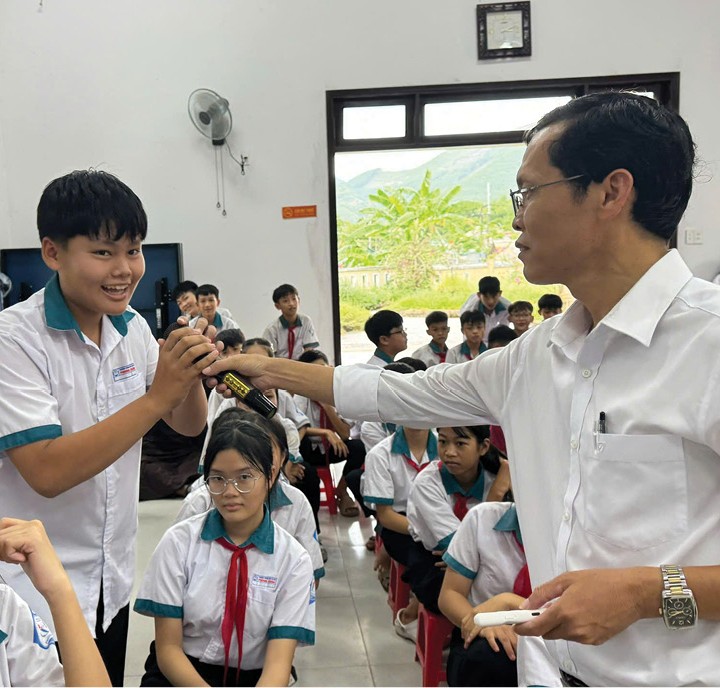 Phục hồi điều kiện dạy và học sau mưa lũ